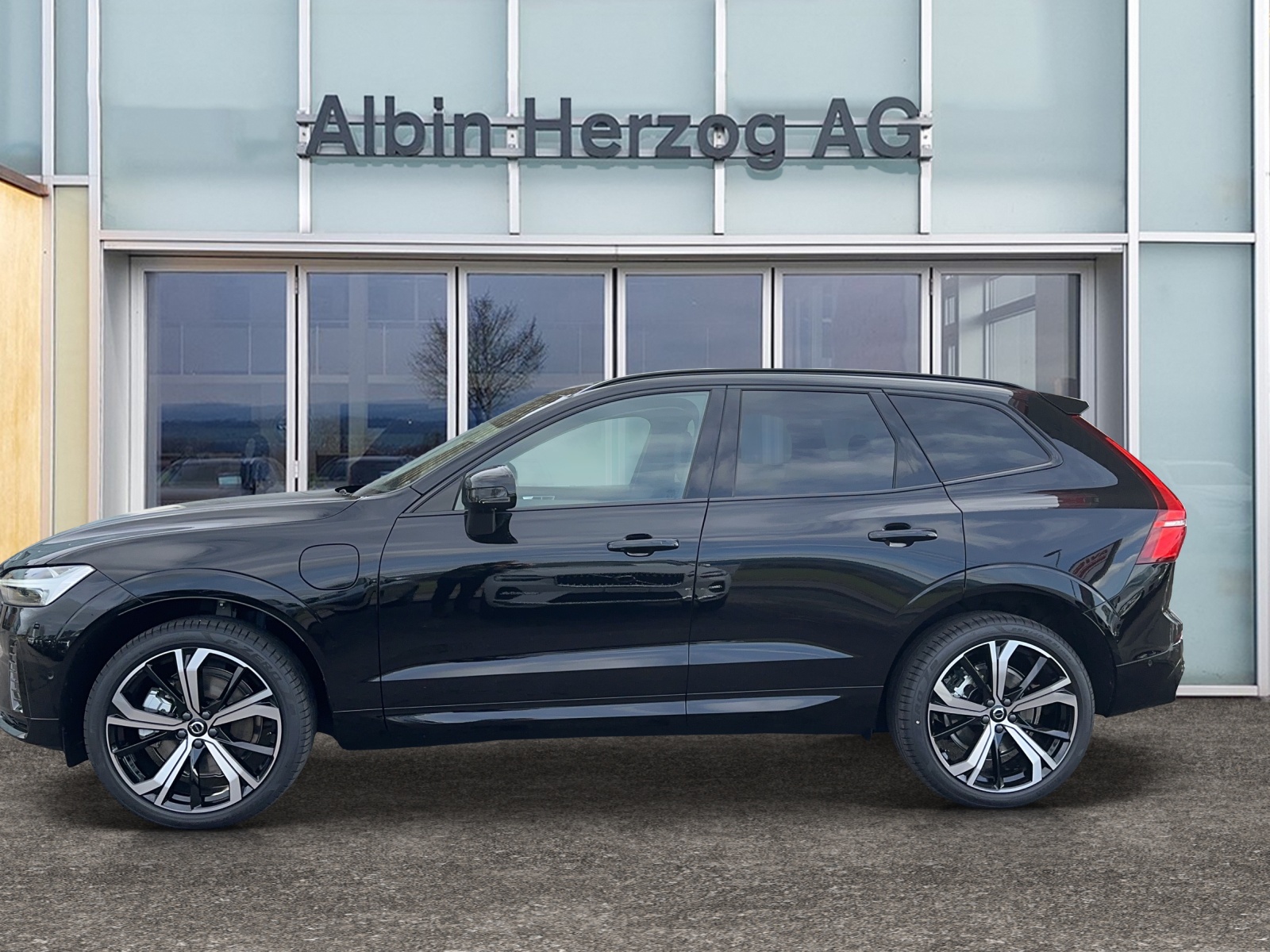 VOLVO XC60 2.0 T6 TE Ultimate Dark eAWD-image-1