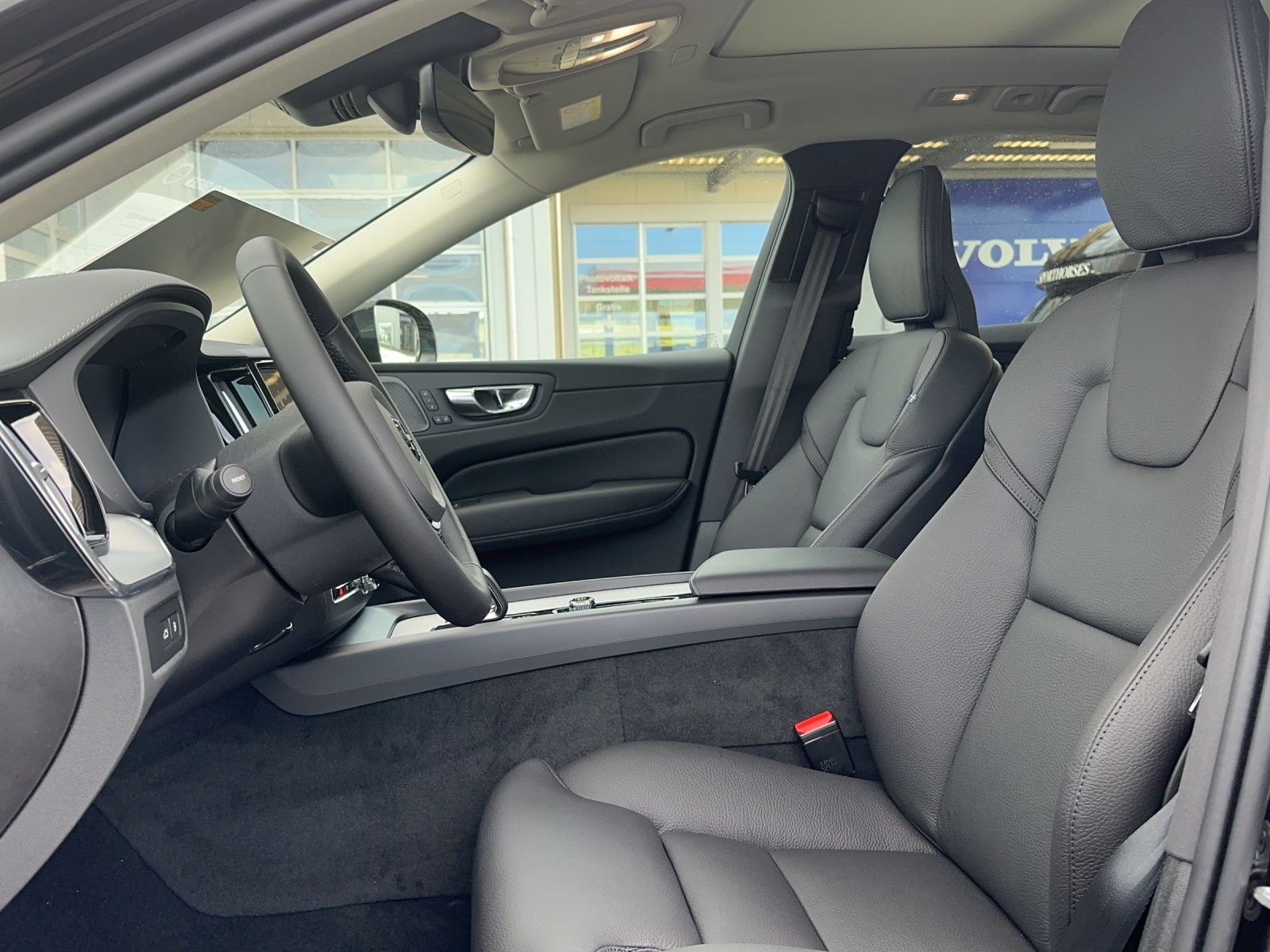 VOLVO XC60 2.0 T6 TE Ultimate Dark eAWD-image-8