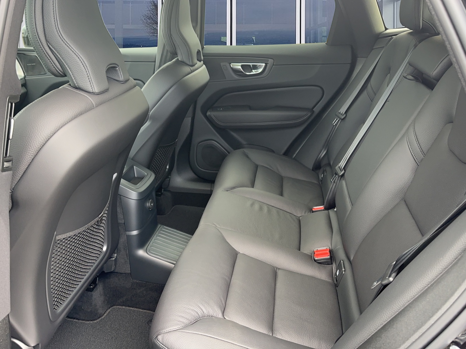 VOLVO XC60 2.0 T6 TE Ultimate Dark eAWD-image-13