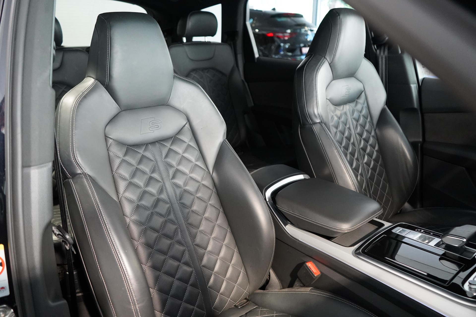 AUDI SQ7 4.0 V8 TFSI quattro T-Tronic-image-7