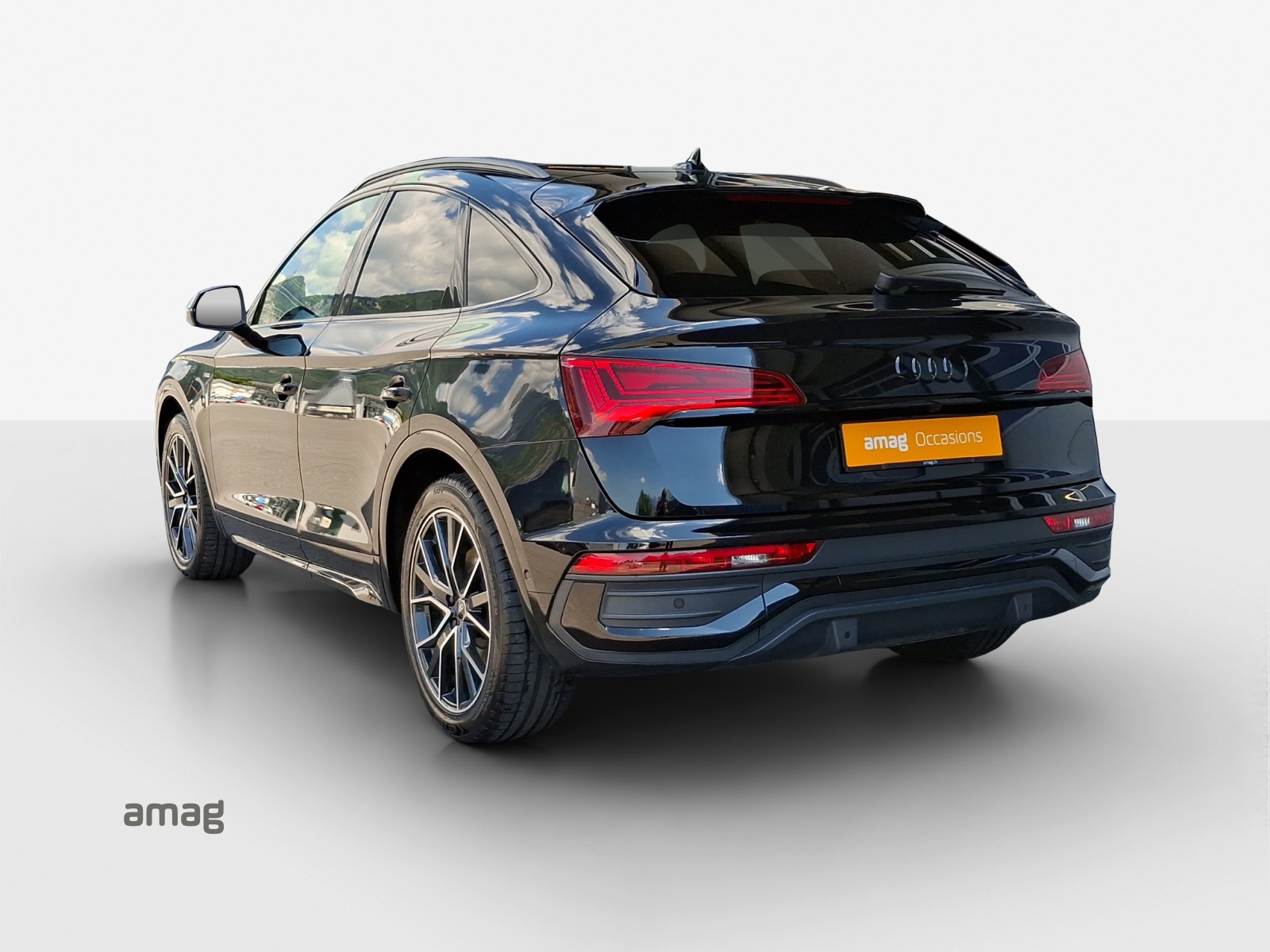 AUDI Q5 Sportback 40 TDI Blackedition quattro S-tronic-image-2