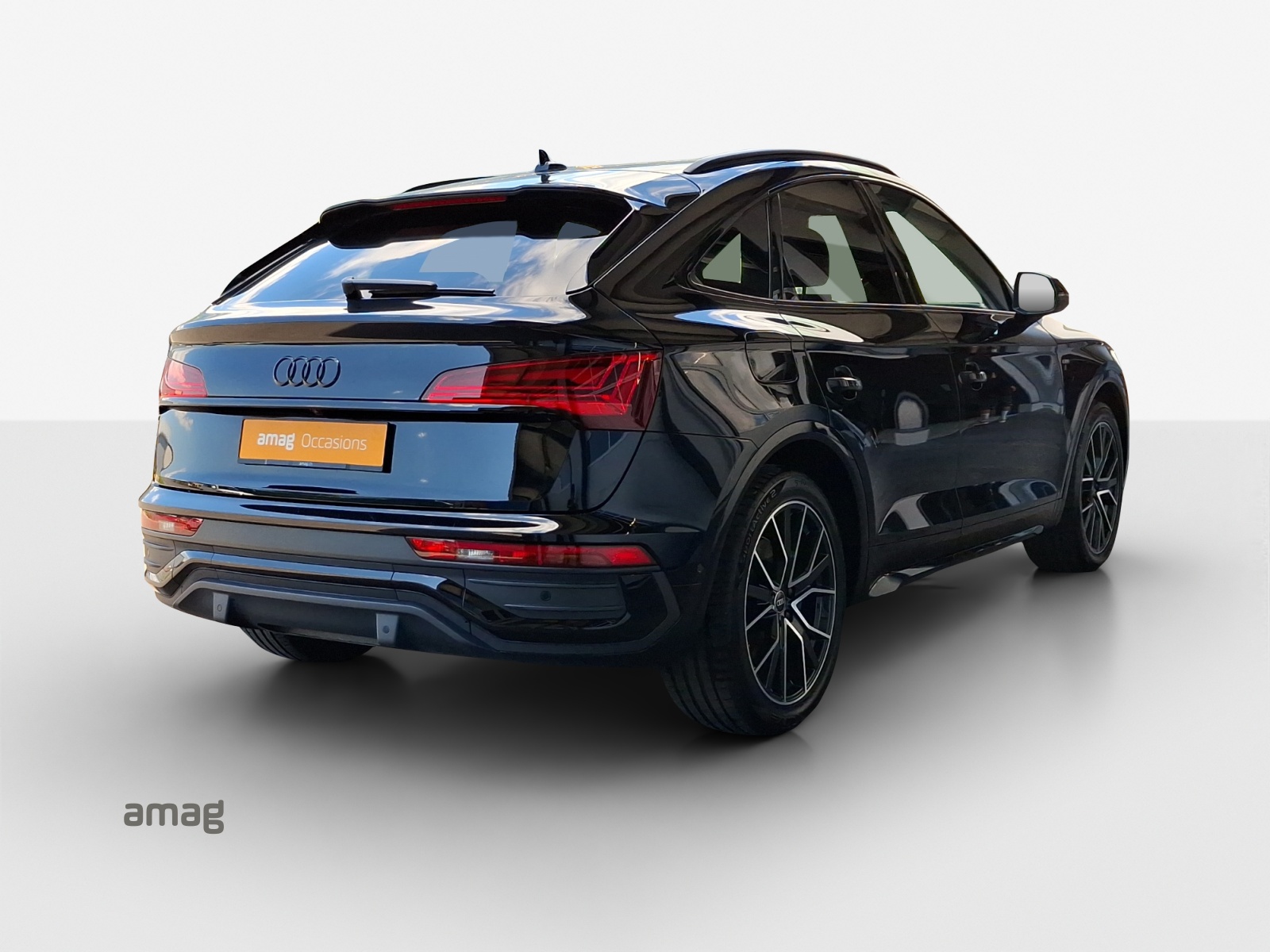 AUDI Q5 Sportback 40 TDI Blackedition quattro S-tronic-image-4