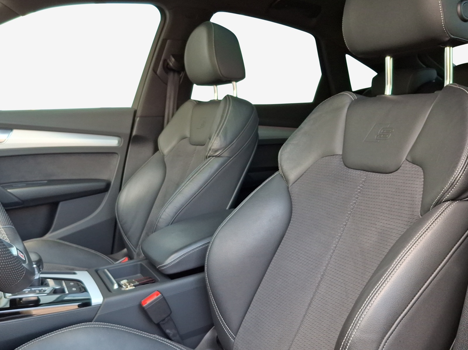 AUDI Q5 Sportback 40 TDI Blackedition quattro S-tronic-image-7