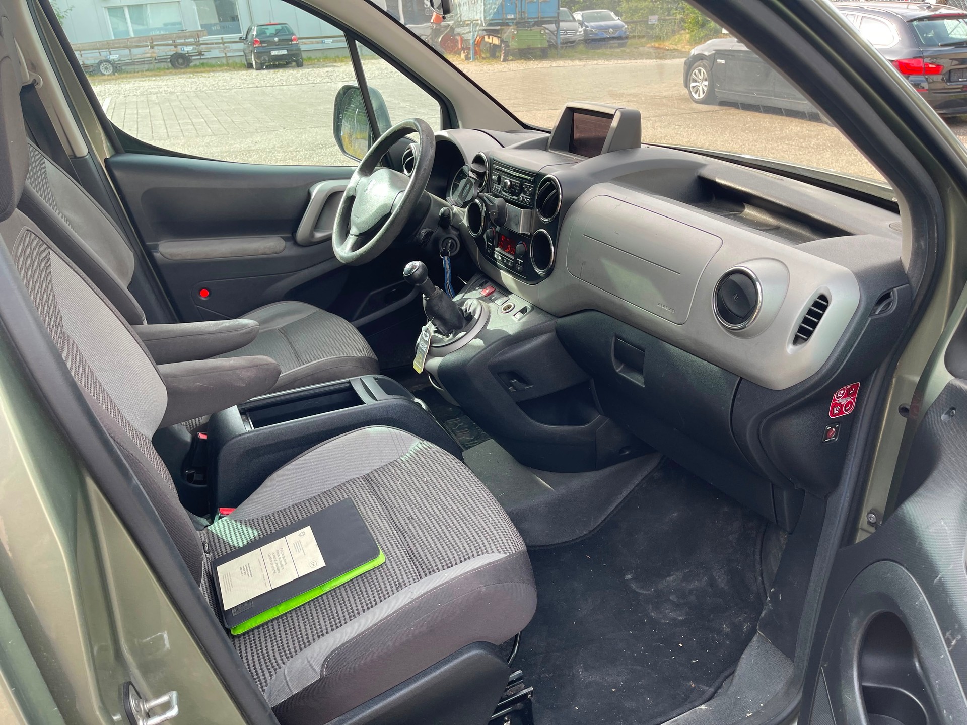PEUGEOT Partner 1.6 HDI Outdoor-image-5