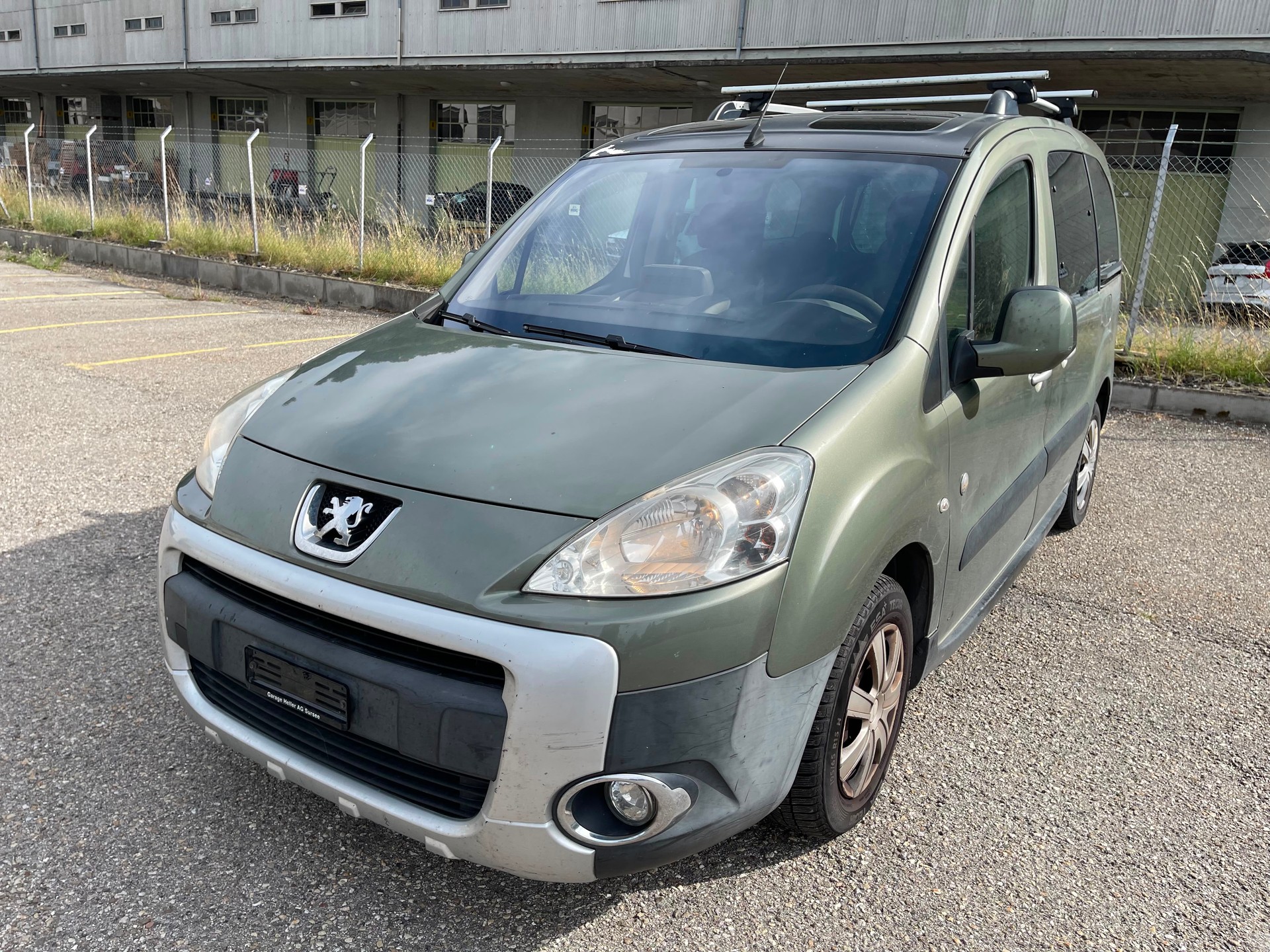 PEUGEOT Partner 1.6 HDI Outdoor-image-1