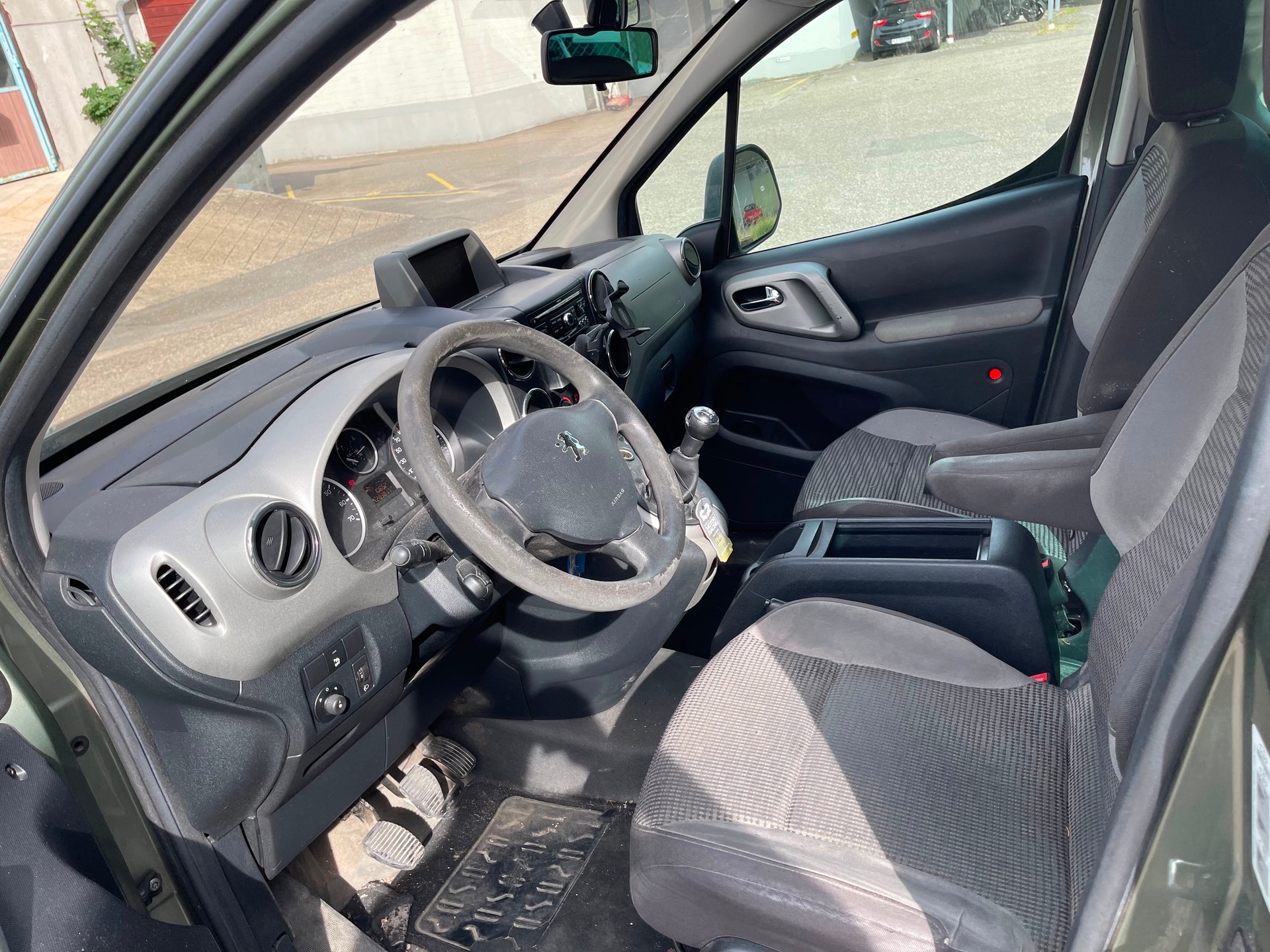 PEUGEOT Partner 1.6 HDI Outdoor-image-4
