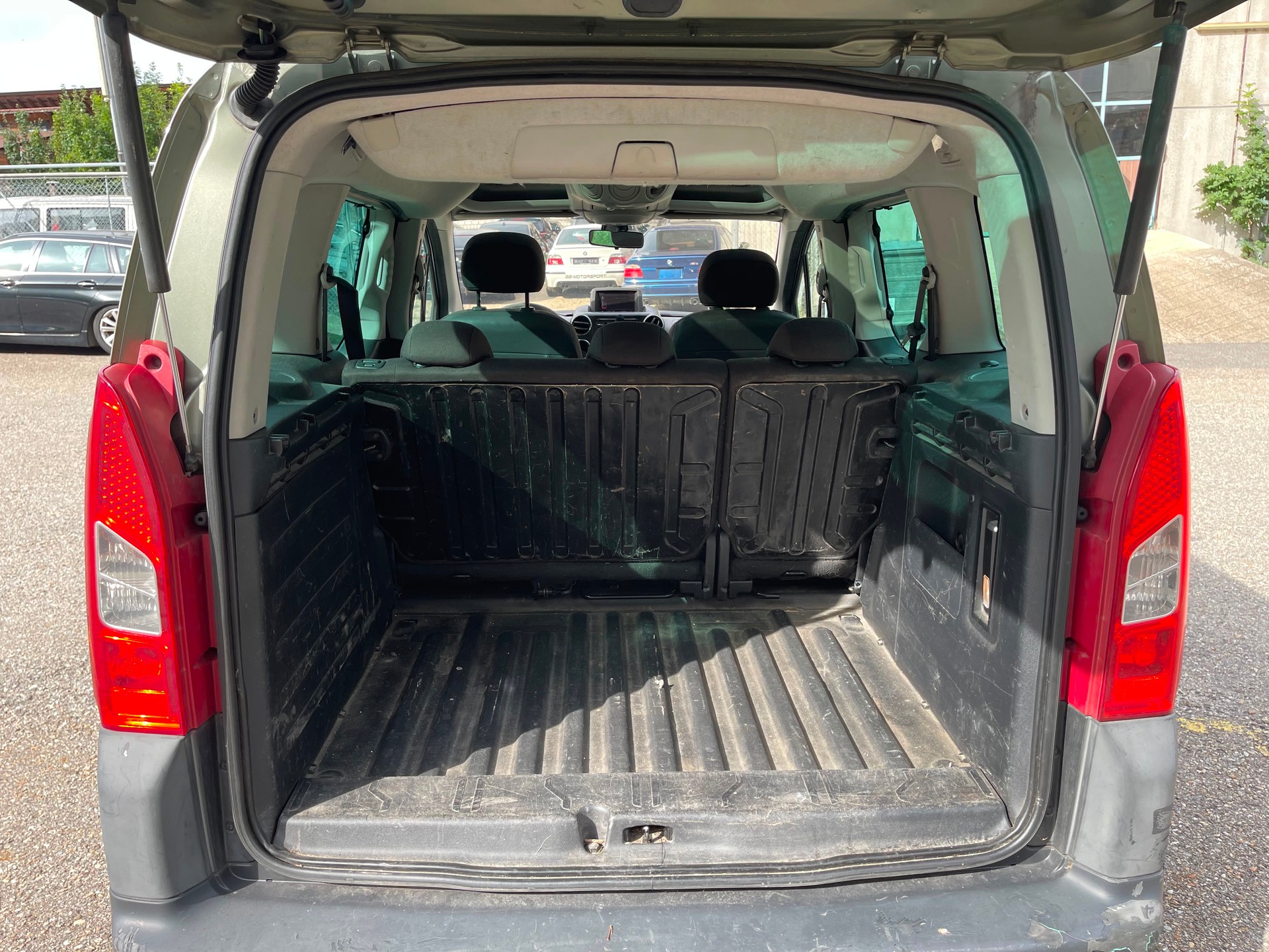 PEUGEOT Partner 1.6 HDI Outdoor-image-8