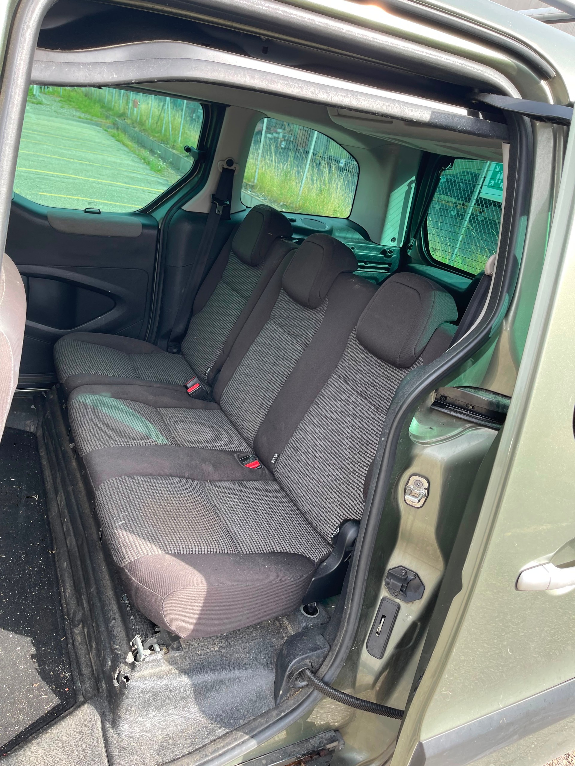PEUGEOT Partner 1.6 HDI Outdoor-image-9