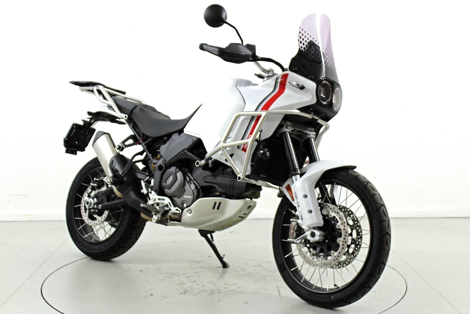 DUCATI Desert X ABS-showroom-element-1
