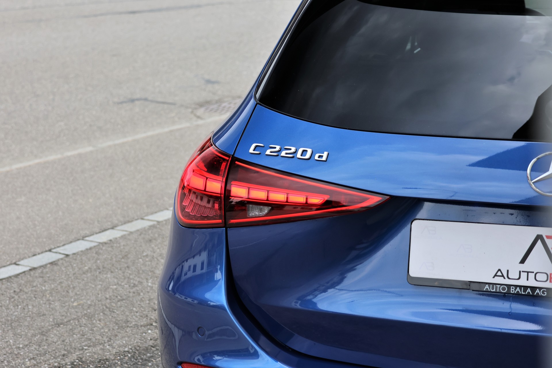MERCEDES-BENZ C 220 d T 4Matic Avantgarde (CH)-image-5