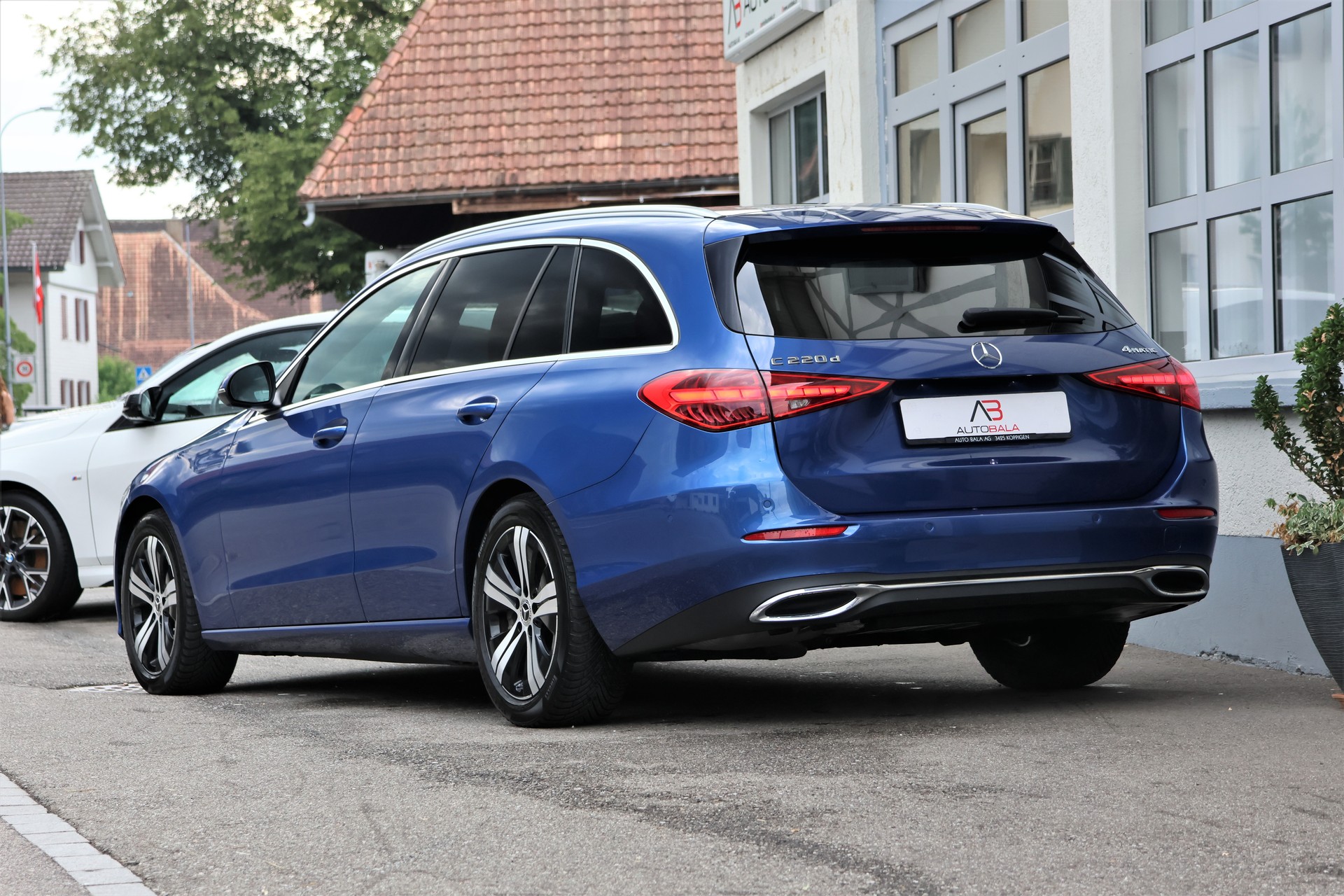 MERCEDES-BENZ C 220 d T 4Matic Avantgarde (CH)-image-2