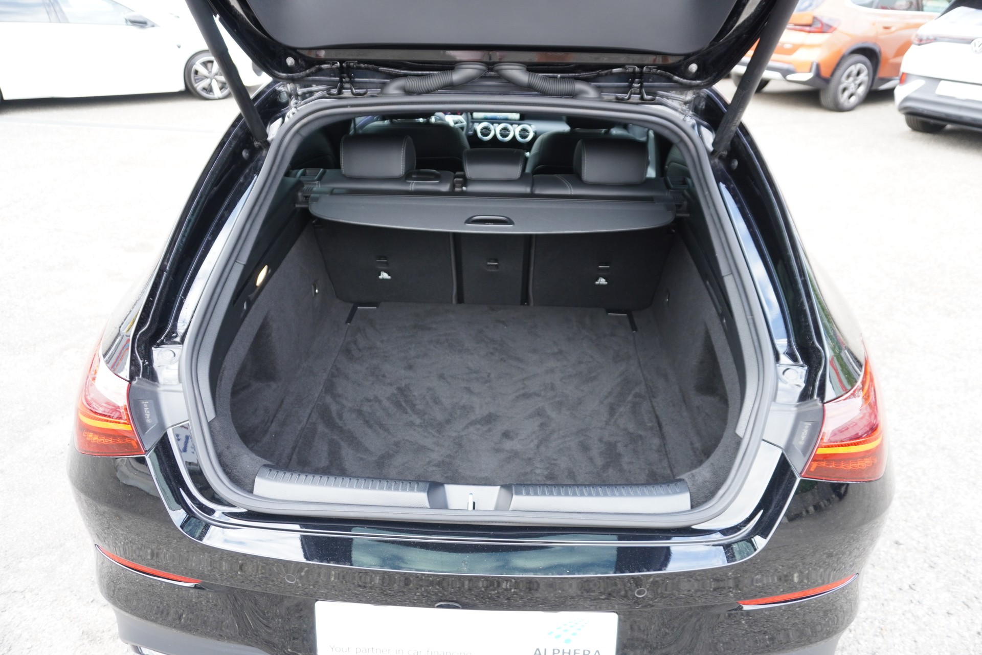 MERCEDES-BENZ CLA Shooting Brake 200 7G-DCT-image-9