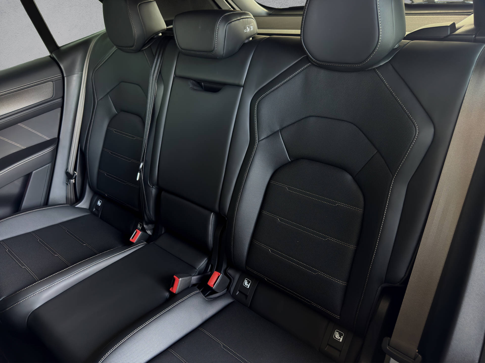 PORSCHE Cayenne Electric Turbo-image-11