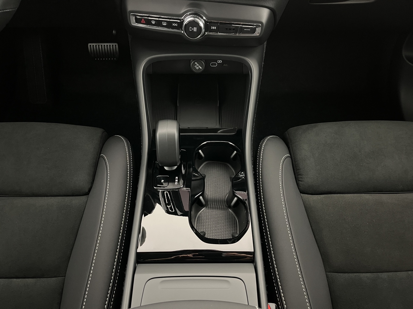 VOLVO EX40 Twin Performance Ultra AWD-image-14