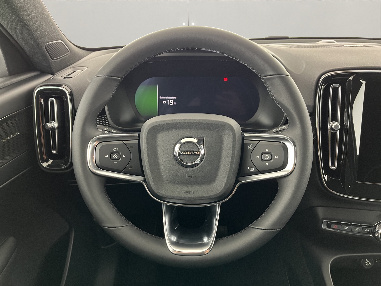 VOLVO EX40 Twin Performance Ultra AWD-image-10