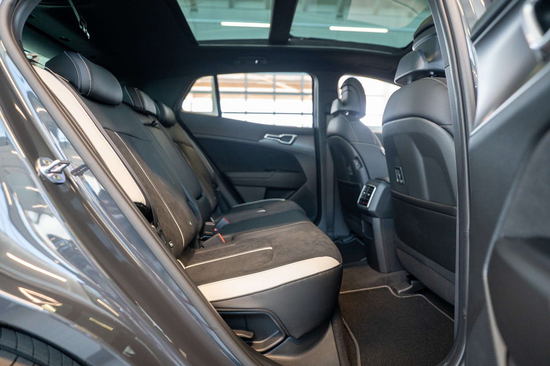 KIA Sportage 1.6T-GDi PHEV GT-Line Power Edition A / Panorama-Schiebedach-image-12