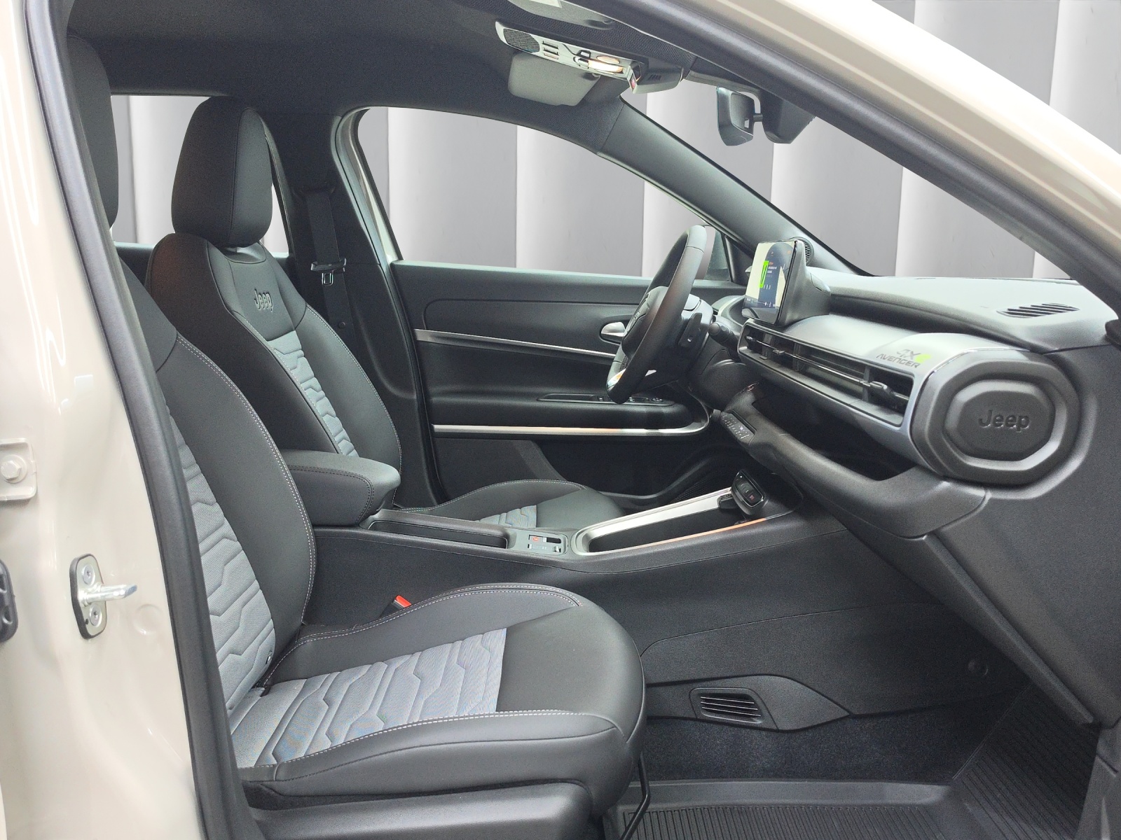 JEEP Avenger 1.2 MHEV Upland 4xe-image-11