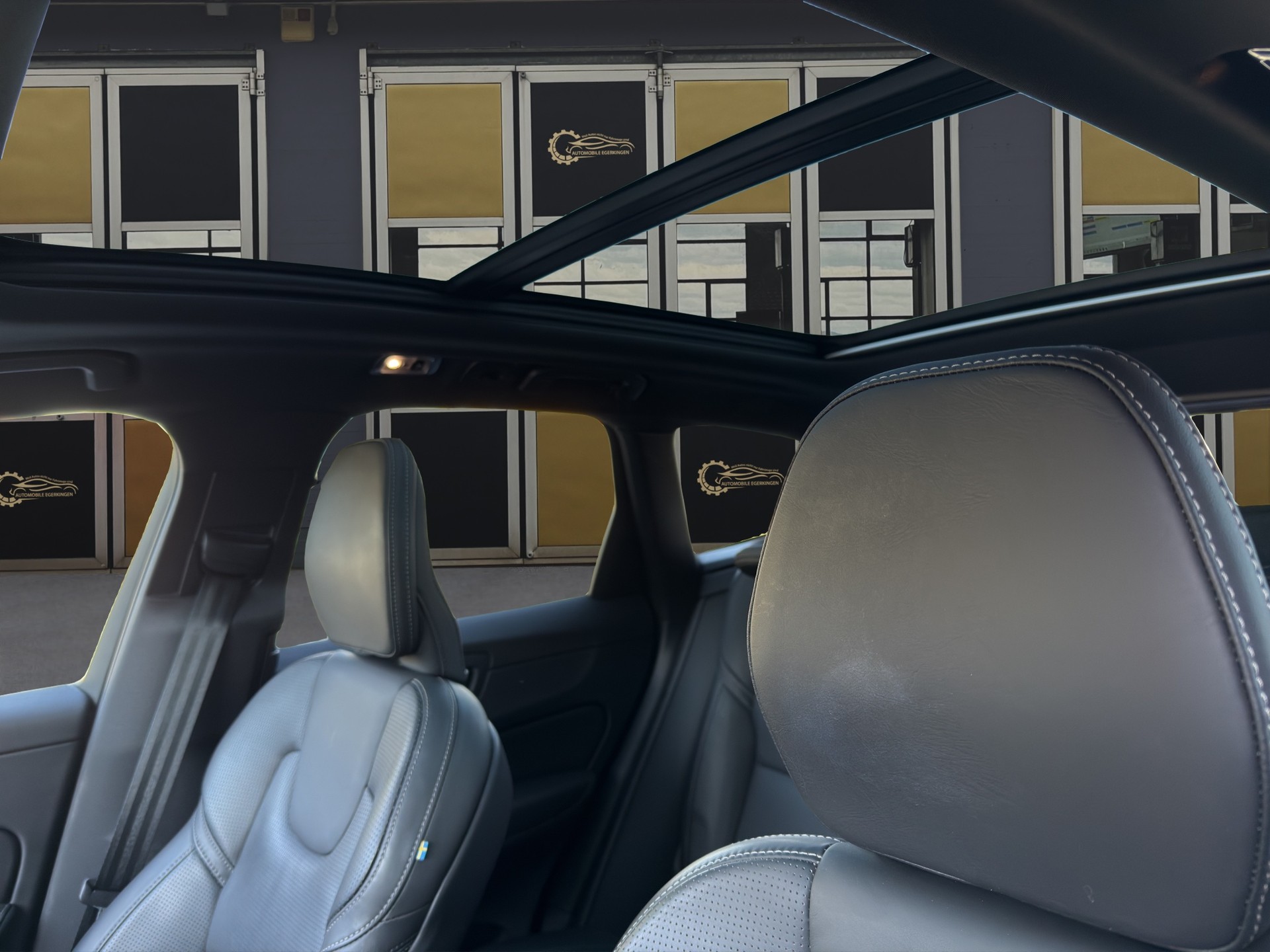 VOLVO XC60 2.0 T8 TE R-Design eAWD-image-9