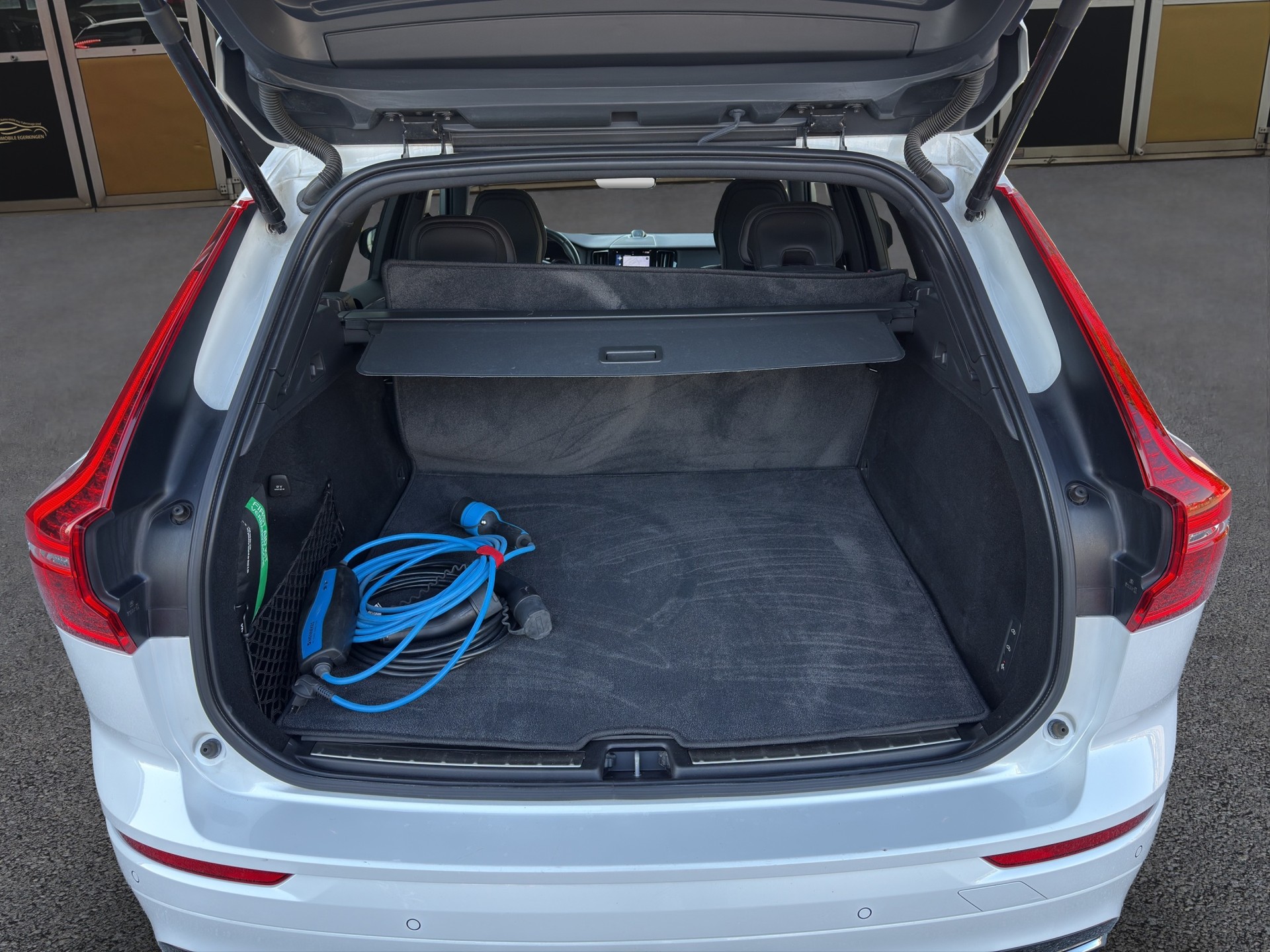 VOLVO XC60 2.0 T8 TE R-Design eAWD-image-14