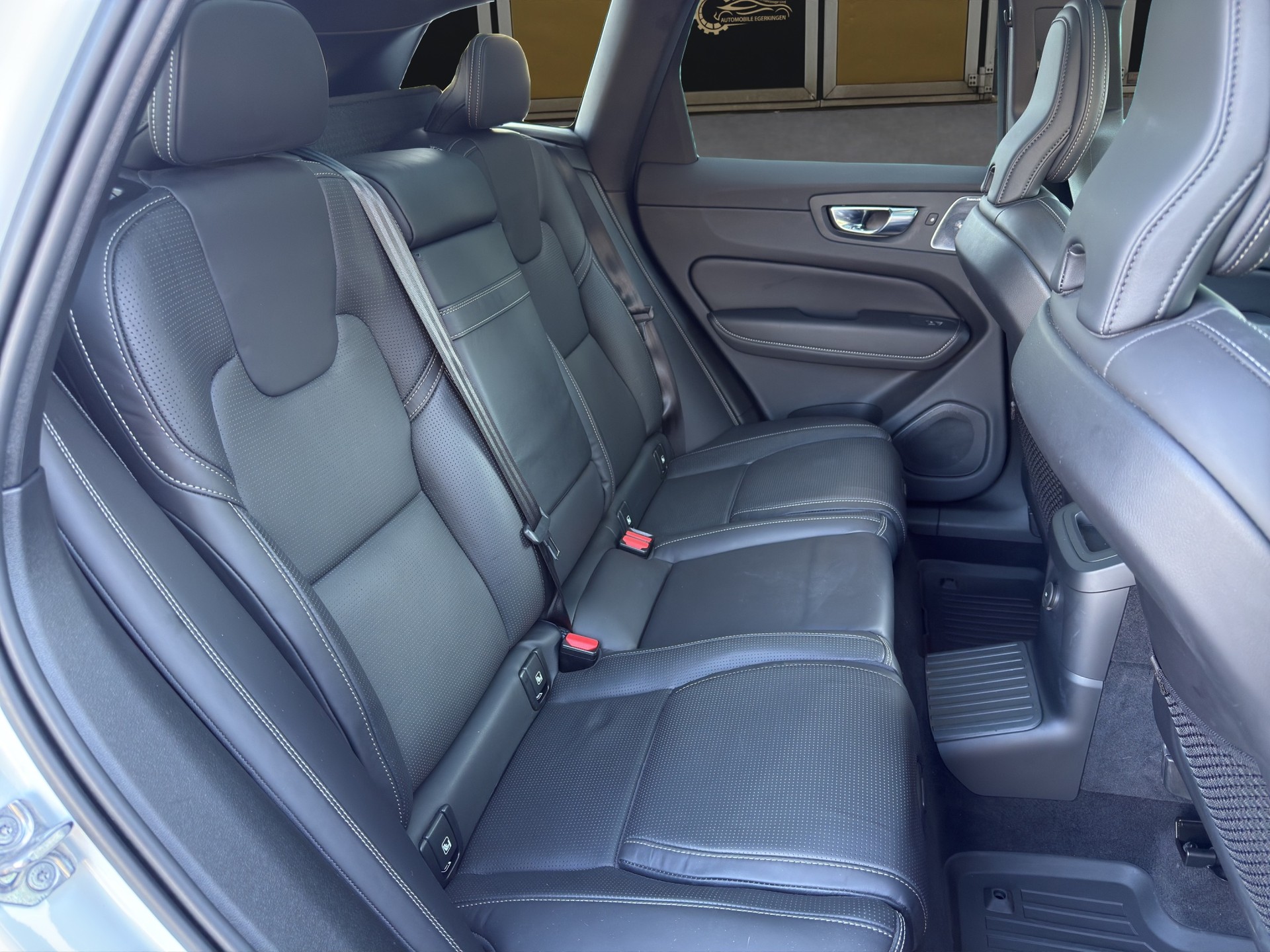 VOLVO XC60 2.0 T8 TE R-Design eAWD-image-13