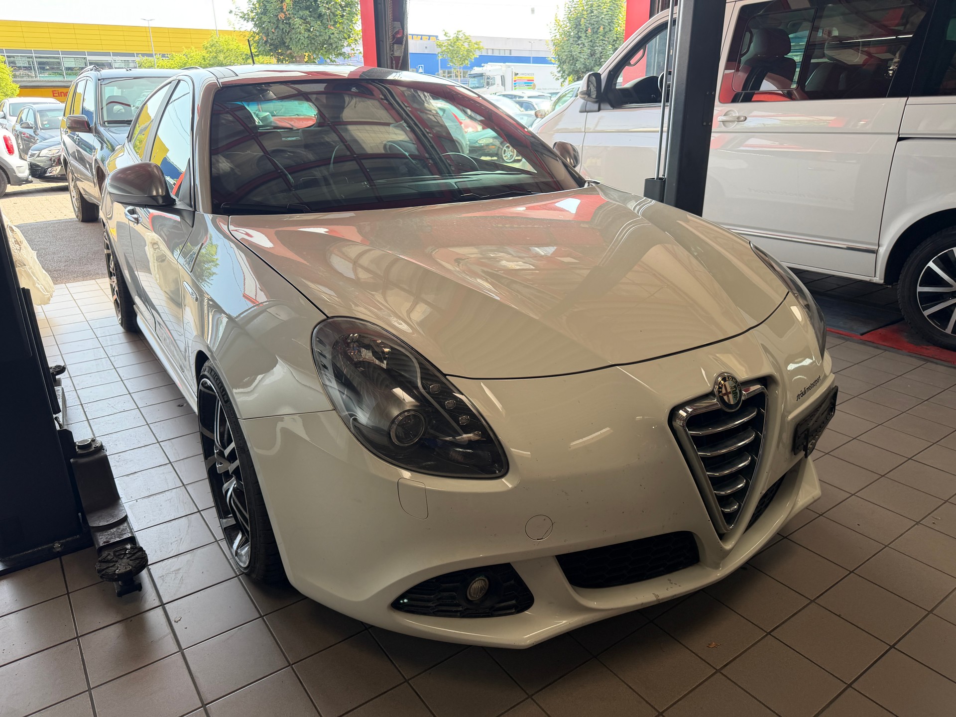 ALFA ROMEO Giulietta 1750 TBi Quadrifoglio Verde-showroom-element-1