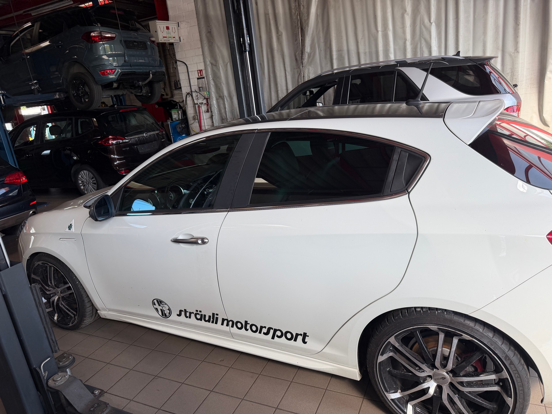 ALFA ROMEO Giulietta 1750 TBi Quadrifoglio Verde-showroom-element-3