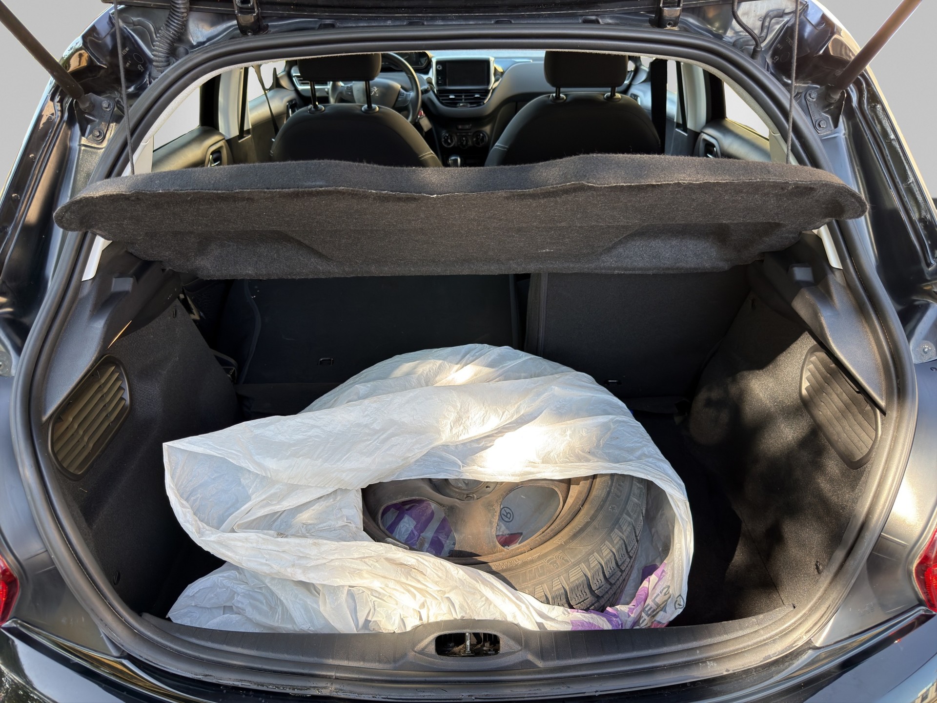 PEUGEOT 208 1.2 PureTech Style-image-14