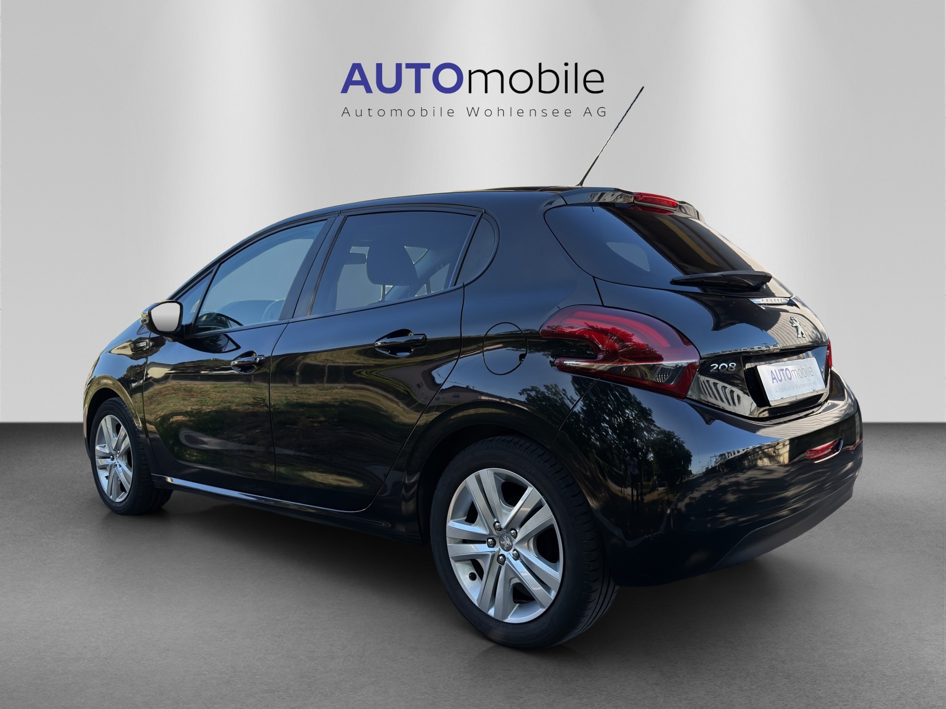 PEUGEOT 208 1.2 PureTech Style-image-4