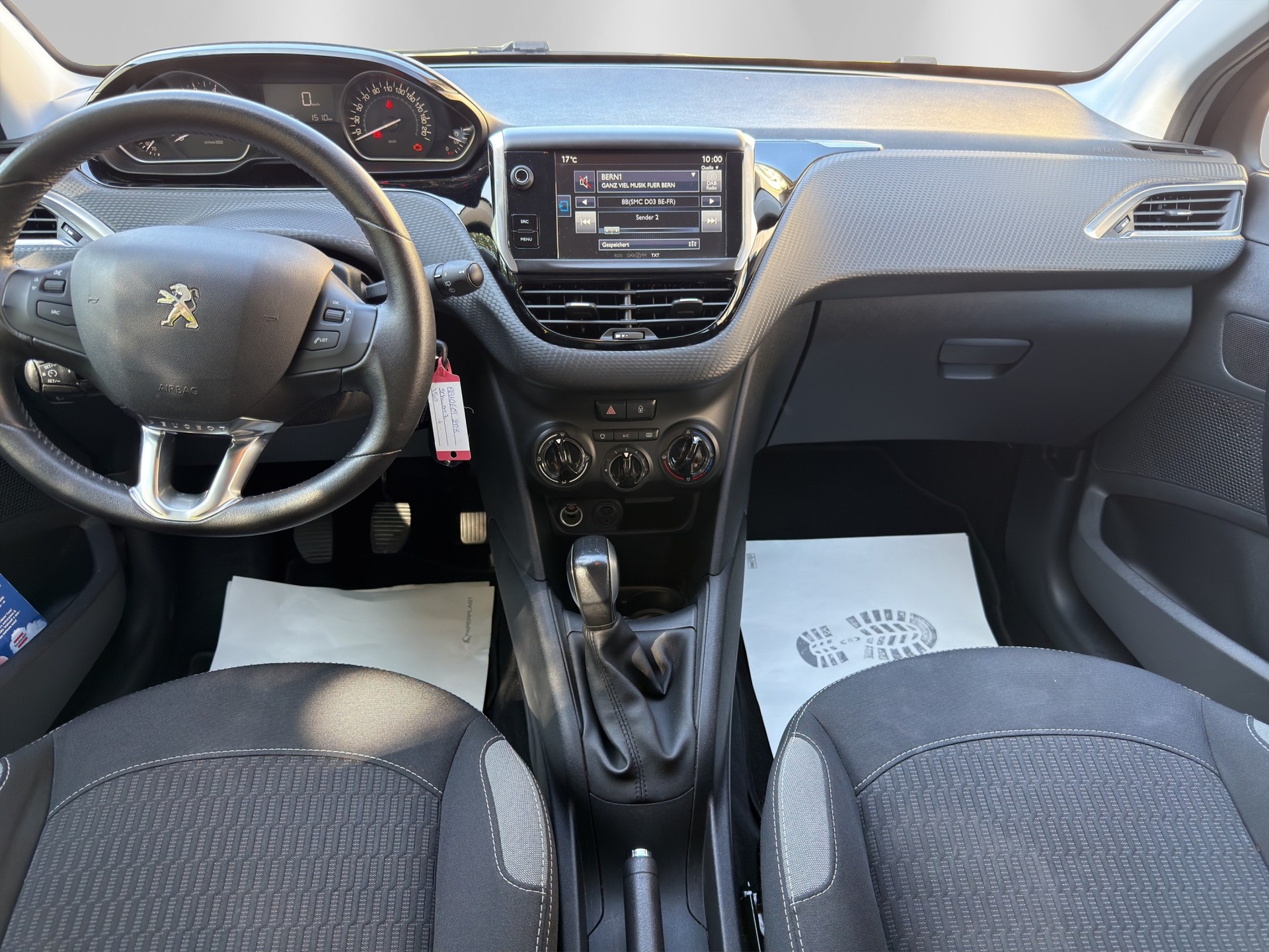 PEUGEOT 208 1.2 PureTech Style-image-8
