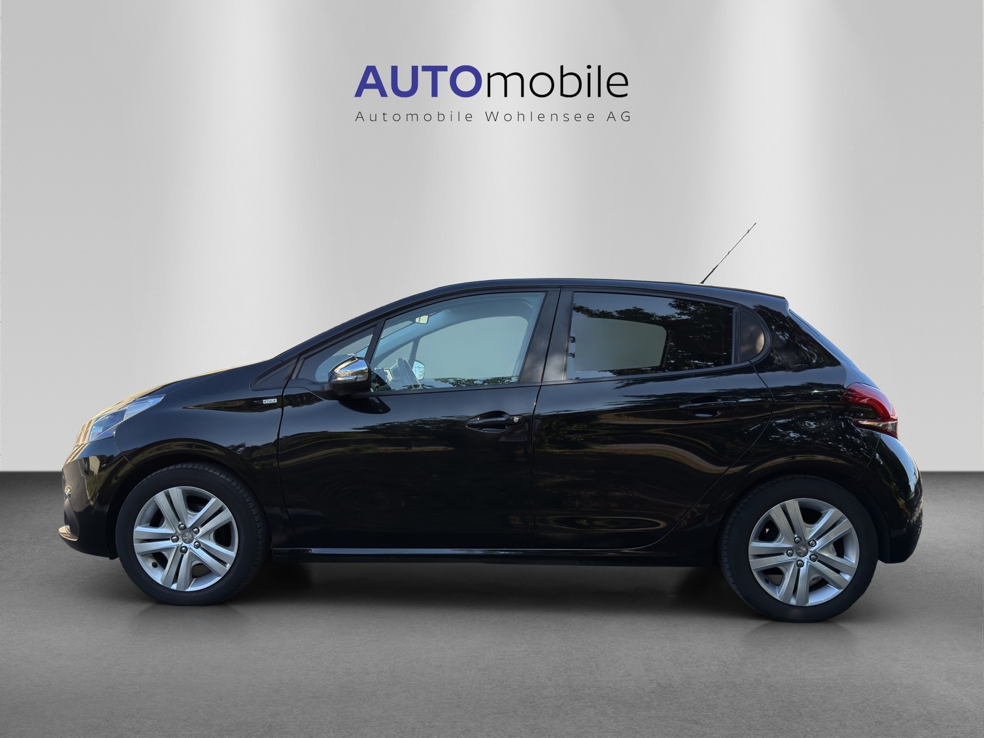 PEUGEOT 208 1.2 PureTech Style-image-0