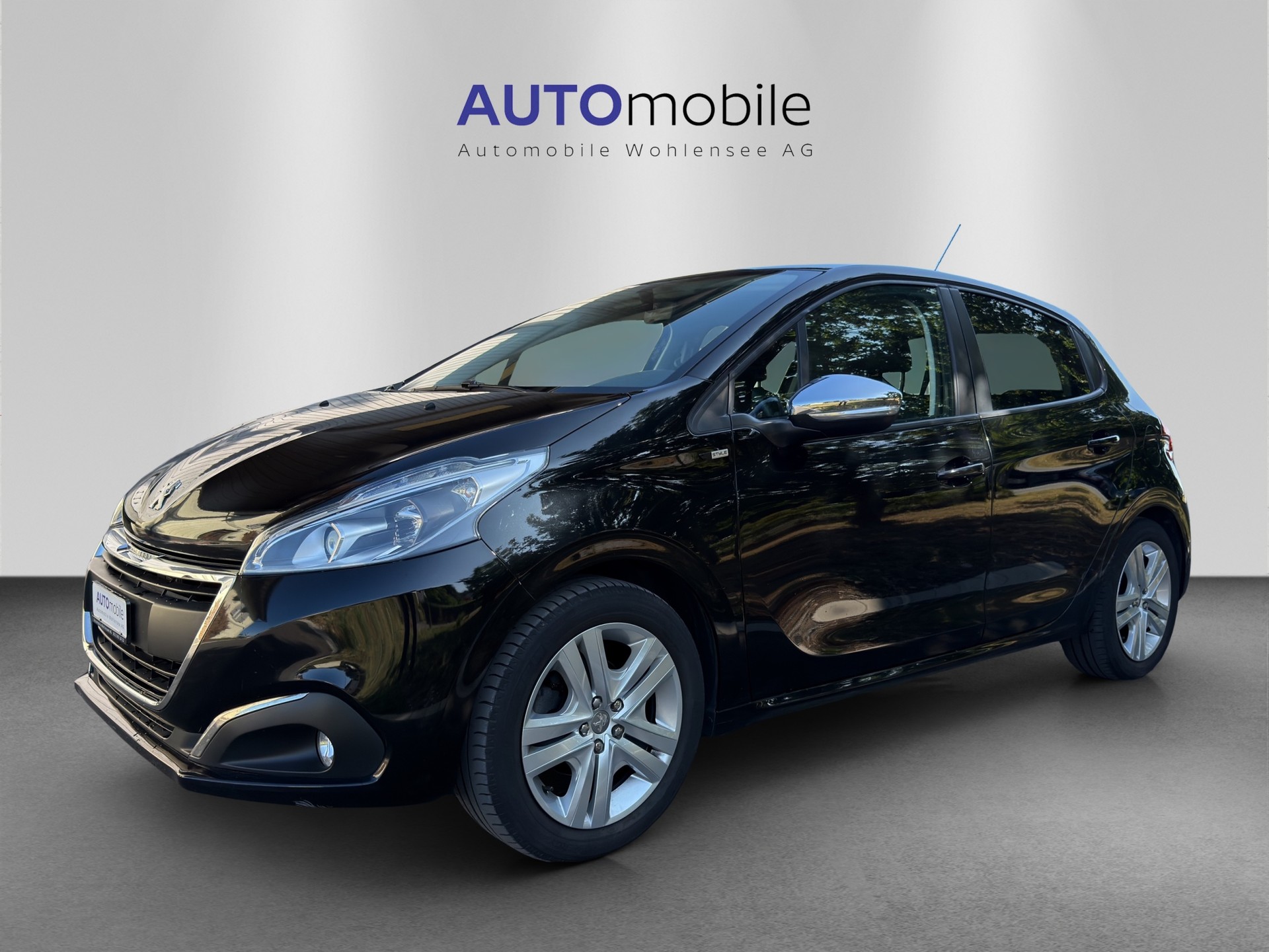 PEUGEOT 208 1.2 PureTech Style-image-1