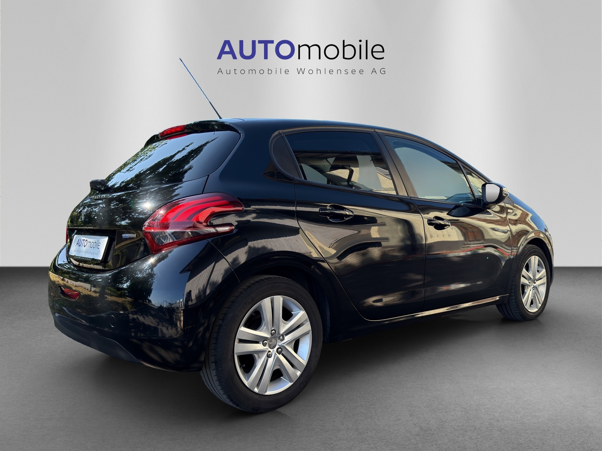 PEUGEOT 208 1.2 PureTech Style-image-6