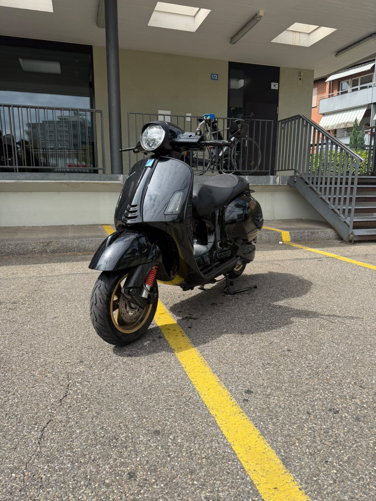 PIAGGIO Vespa GTS 300 HPE ABS/ASR-showroom-element-1