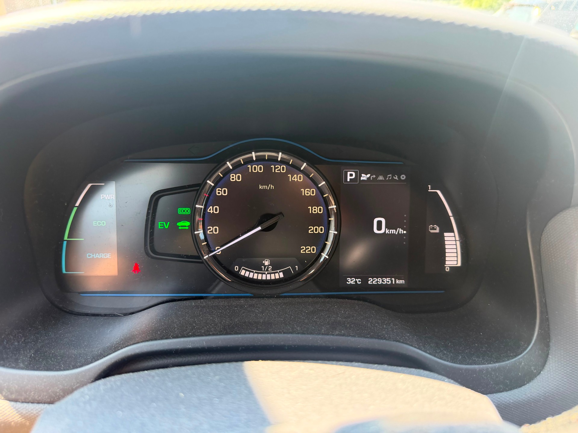 HYUNDAI Ioniq 1.6 GDi HEV Launch Plus DCT-image-7