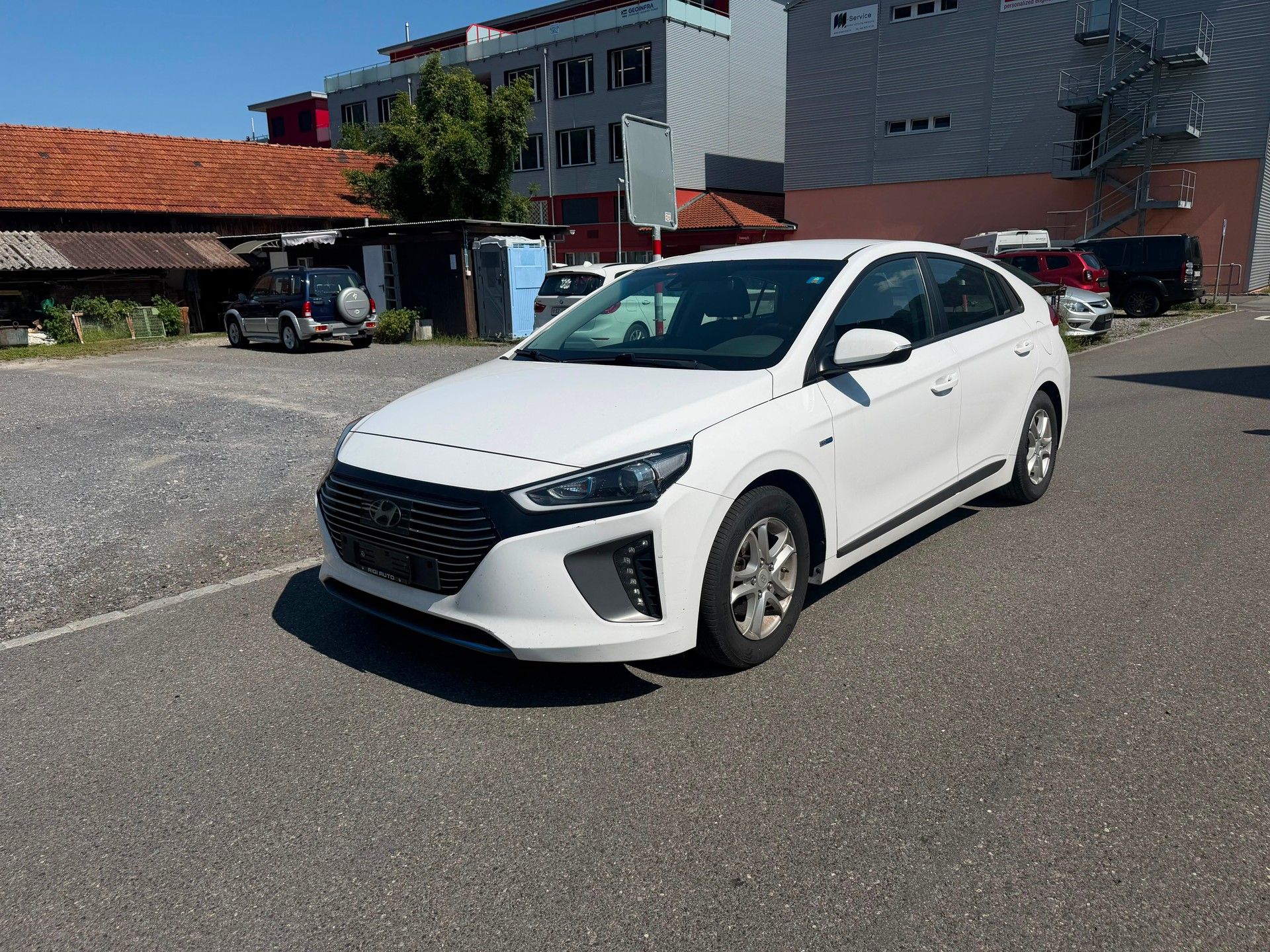 HYUNDAI Ioniq 1.6 GDi HEV Launch Plus DCT-image-1