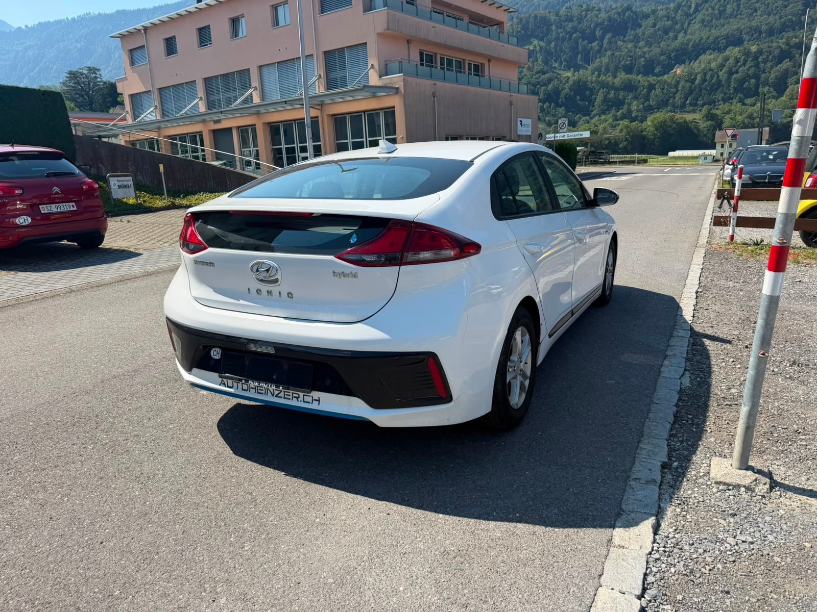 HYUNDAI Ioniq 1.6 GDi HEV Launch Plus DCT-image-2