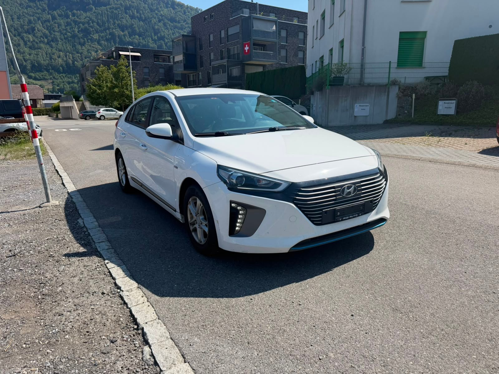 HYUNDAI Ioniq 1.6 GDi HEV Launch Plus DCT-image-0