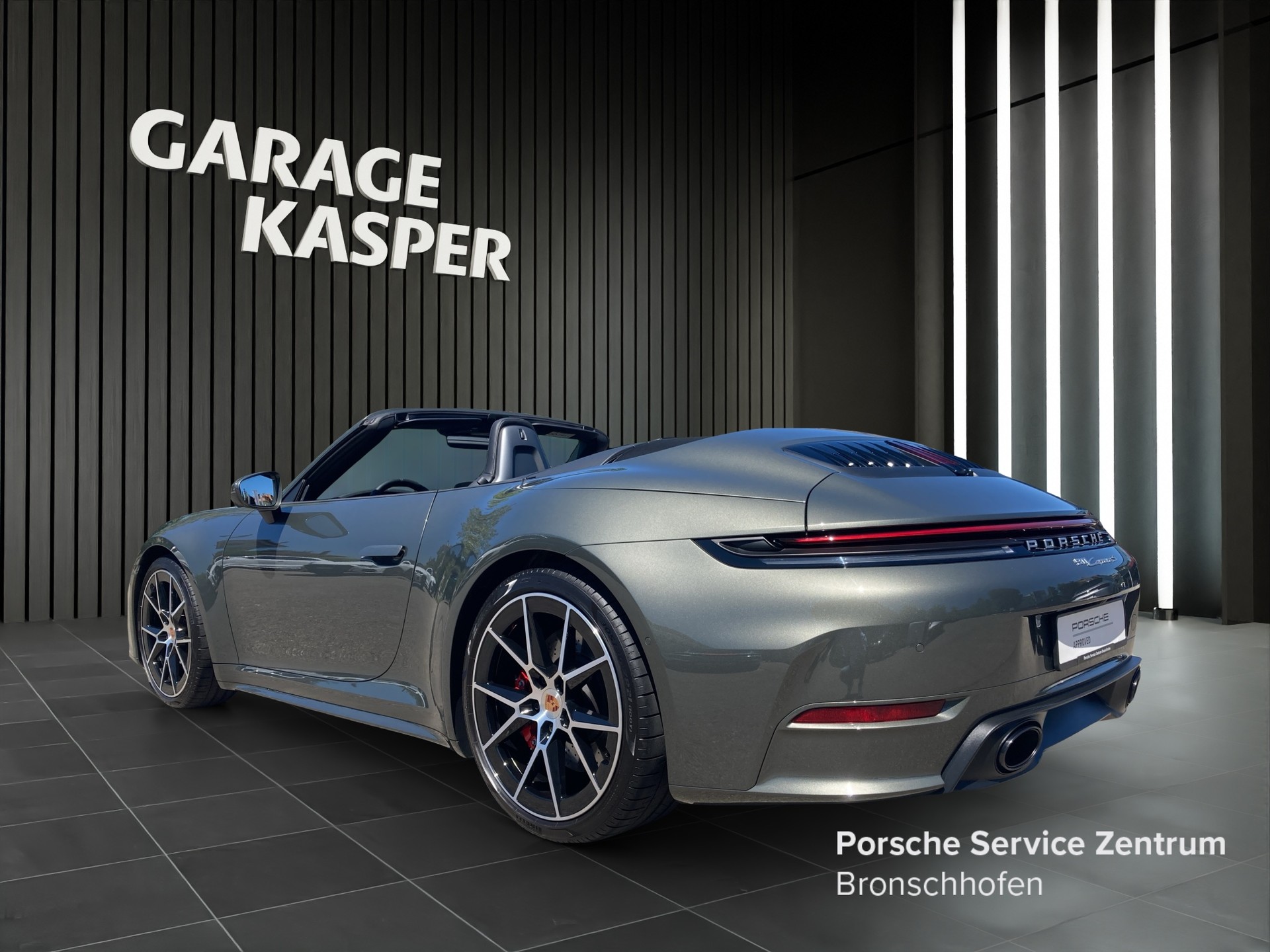 PORSCHE 911 Carrera S Cabriolet-image-2