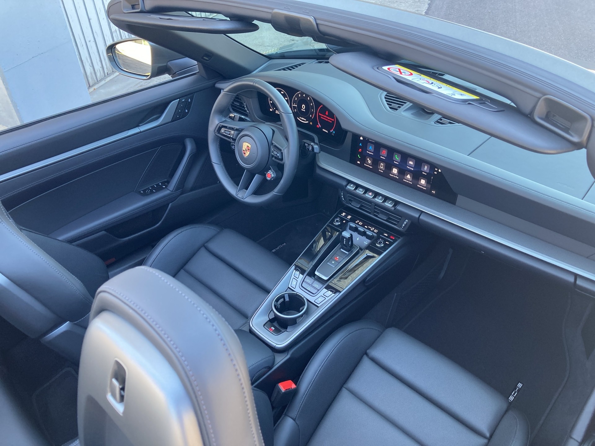 PORSCHE 911 Carrera S Cabriolet-image-19