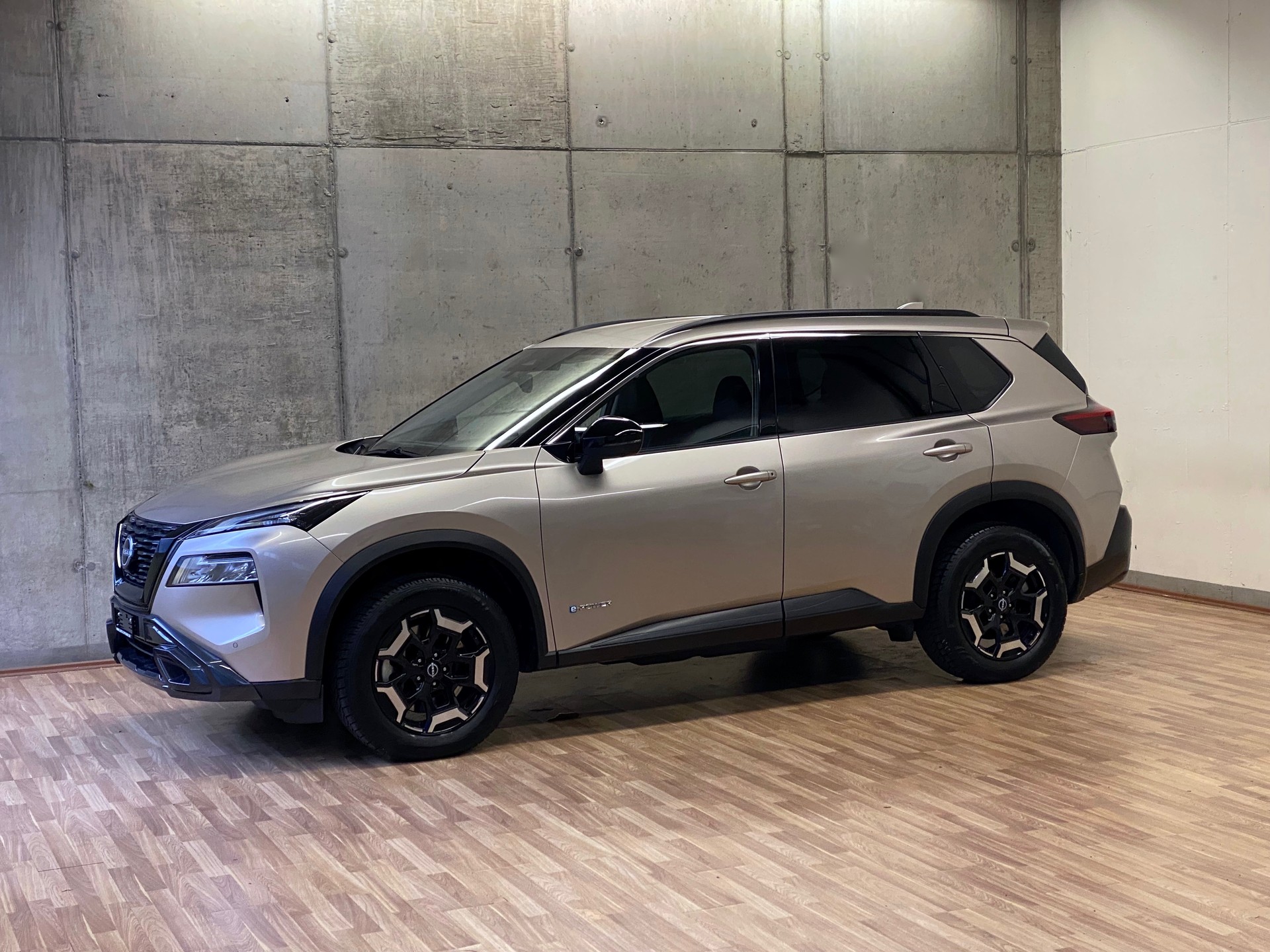 NISSAN X-Trail 1.5*VC-T*e-Power*4WD*7 Sitze*N-Trek*Swiss*-image-0