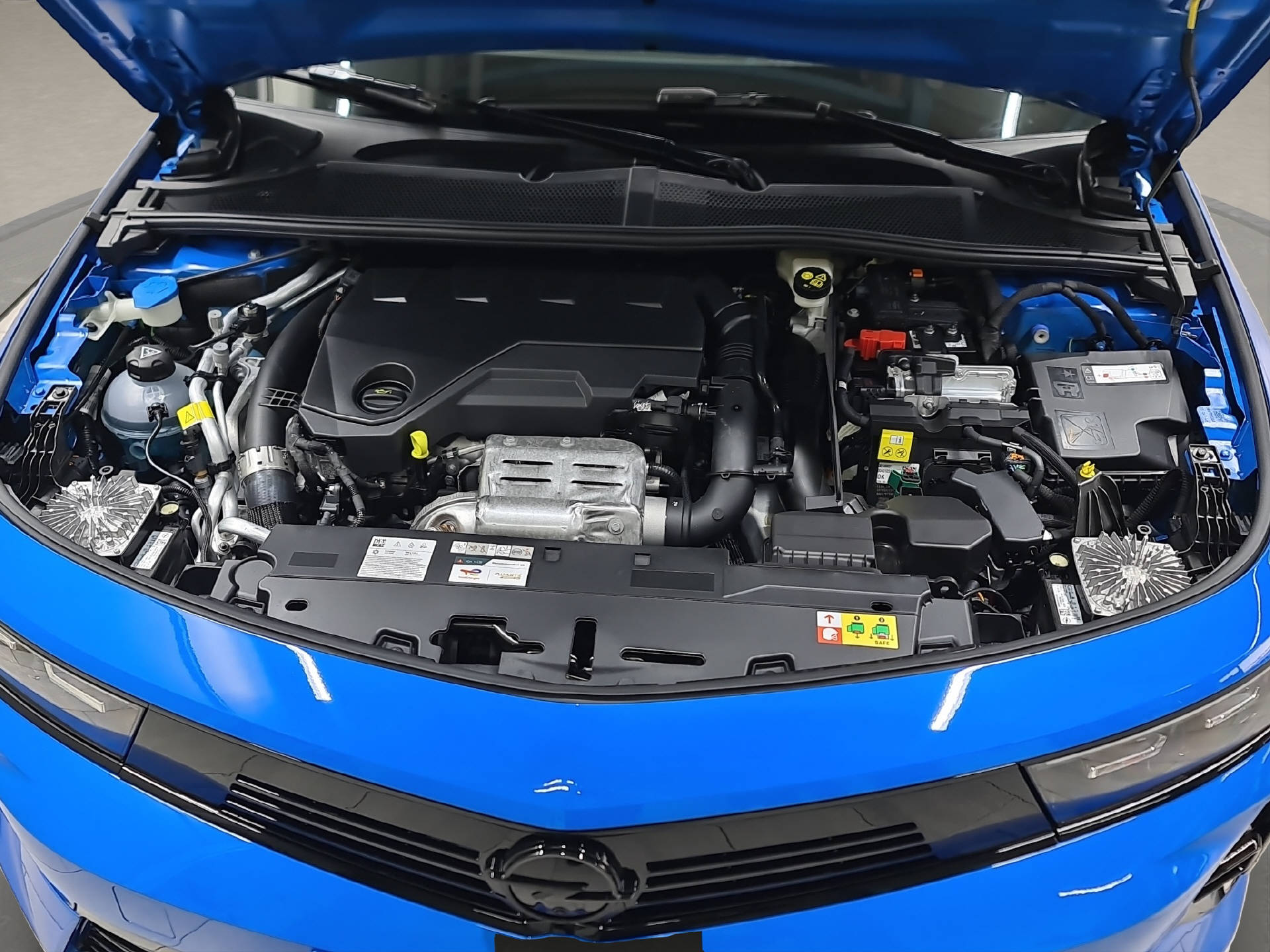 OPEL Astra Sports Tourer 1.6 T PHEV 195 GS-image-14