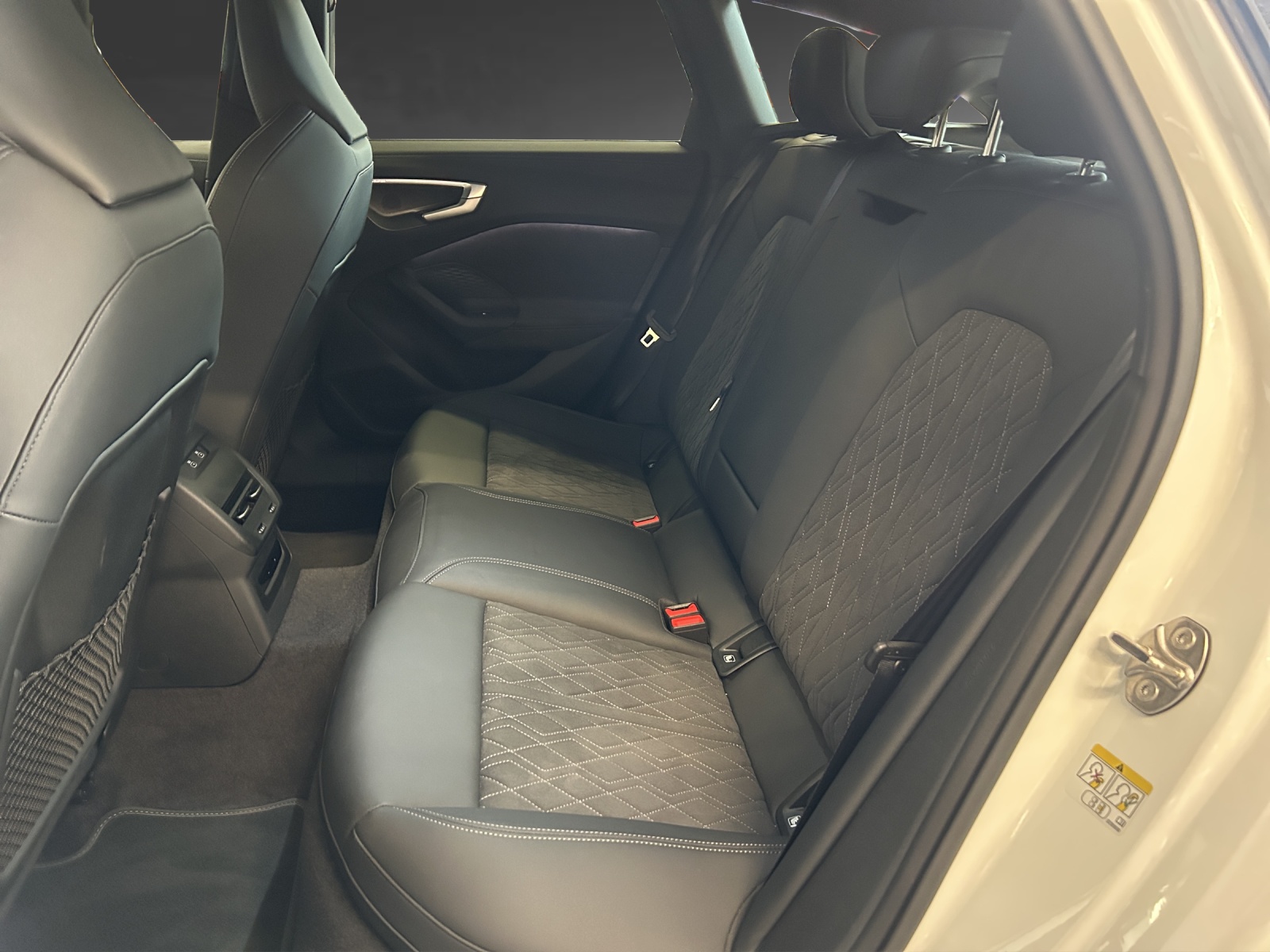 AUDI A5 Avant TDI quattro 150 kW Attraction S tronic-image-6