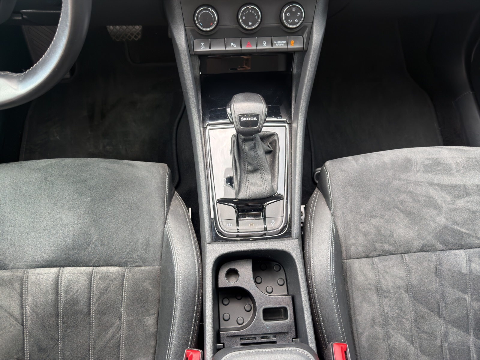 SKODA Karoq 1.5 TSI Ambition DSG-image-11