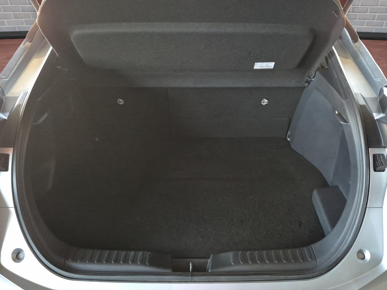 TOYOTA C-HR 2.0 PHEV Swiss Edition inkl. Winterräder + Gratisservice 4 Jahre / 60000 Km ab 1. IV-image-9