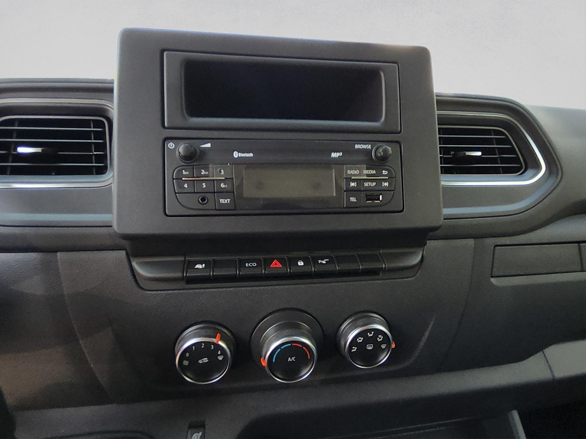 RENAULT Master T35 2.3 Blue dCi 135 L3H2-image-12