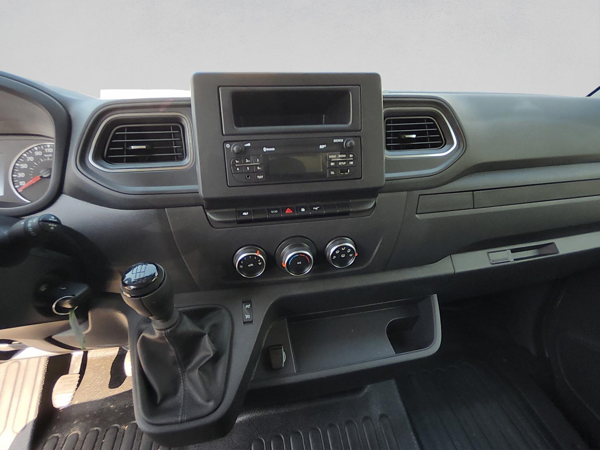 RENAULT Master T35 2.3 Blue dCi 135 L3H2-image-11