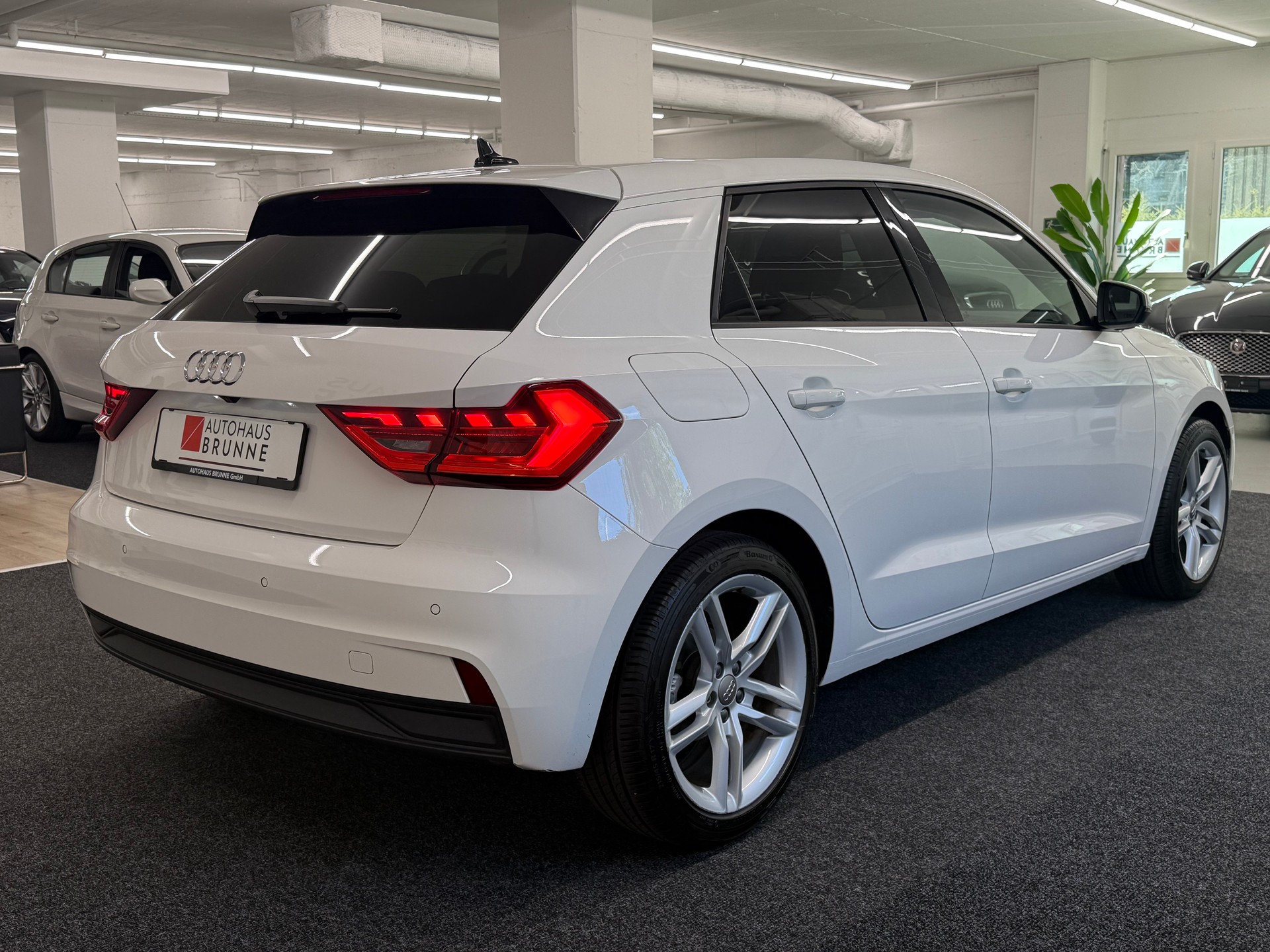 AUDI A1 Sportback 30 TFSI S-tronic-showroom-element-3