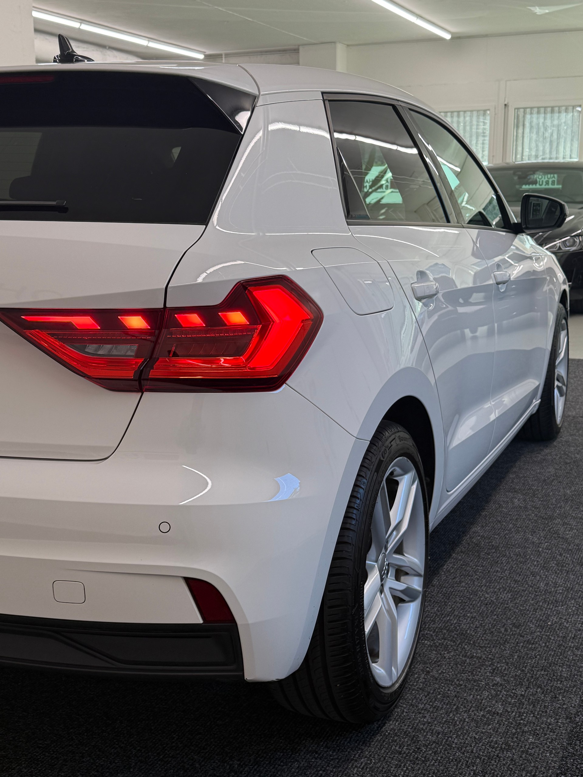 AUDI A1 Sportback 30 TFSI S-tronic-image-4