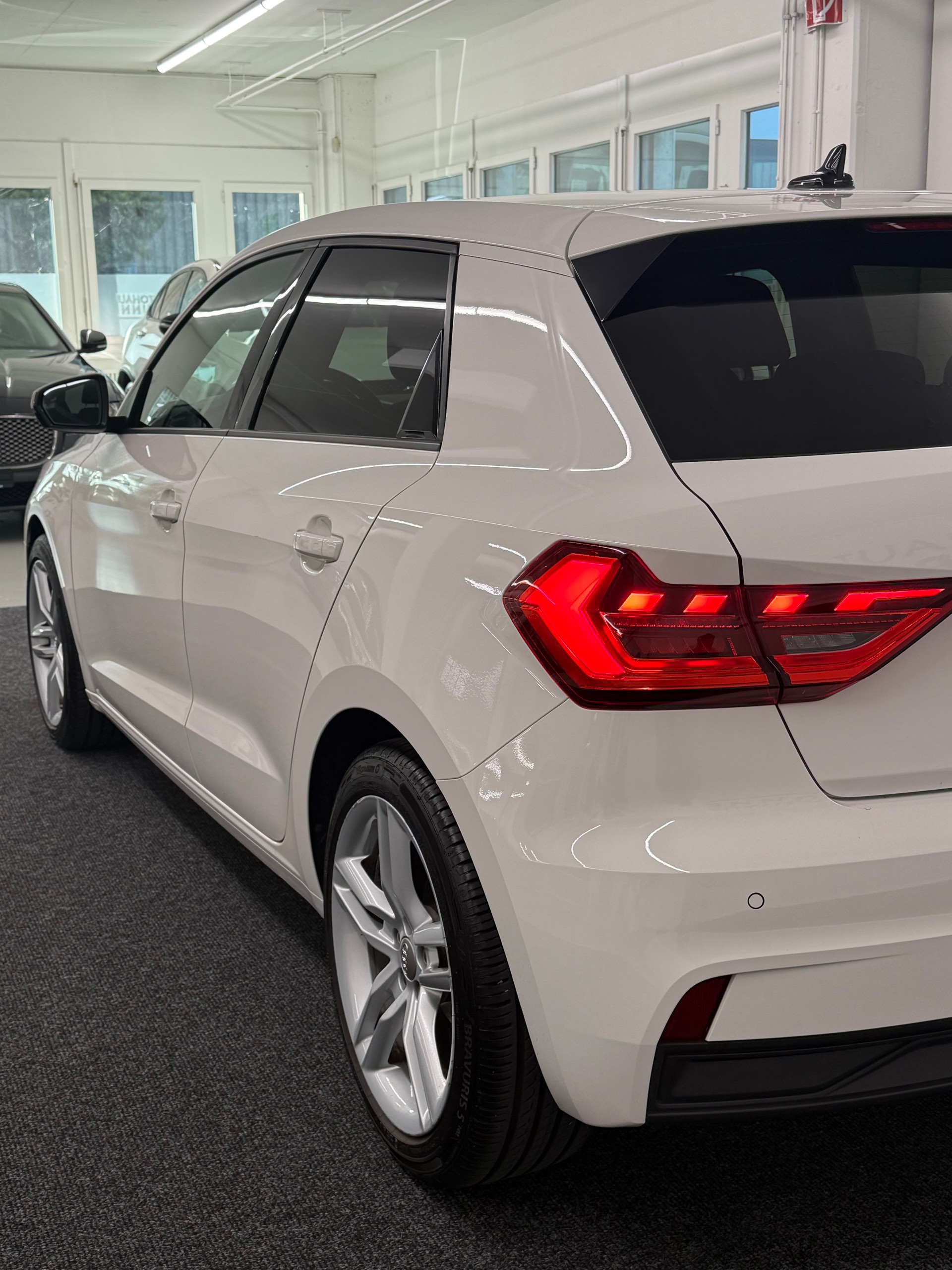 AUDI A1 Sportback 30 TFSI S-tronic-image-8