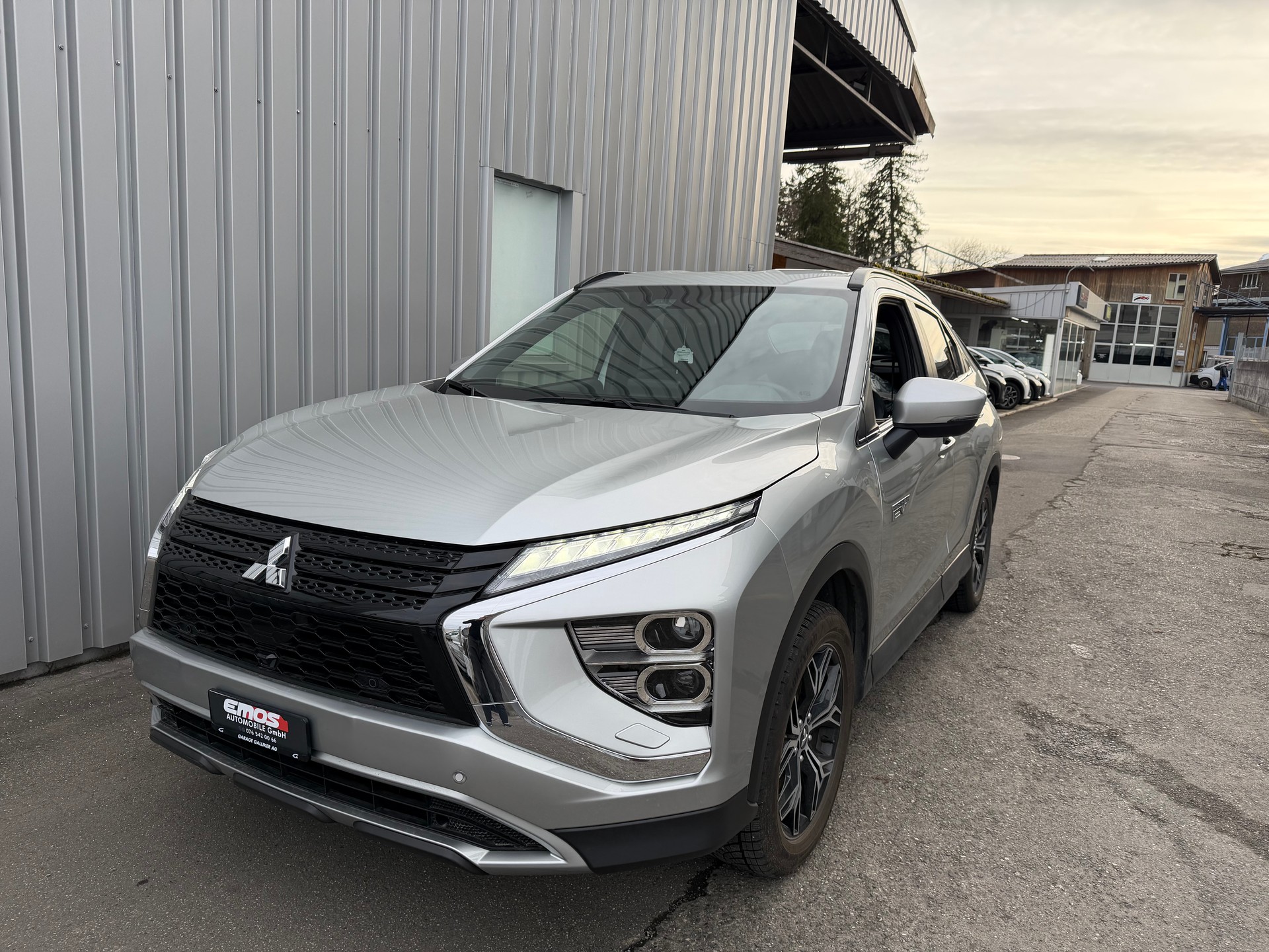 MITSUBISHI Eclipse Cross 2.4 PHEV Instyle 4WD ** Frisch MFK ** Anhängerkupplung 1500**-image-0